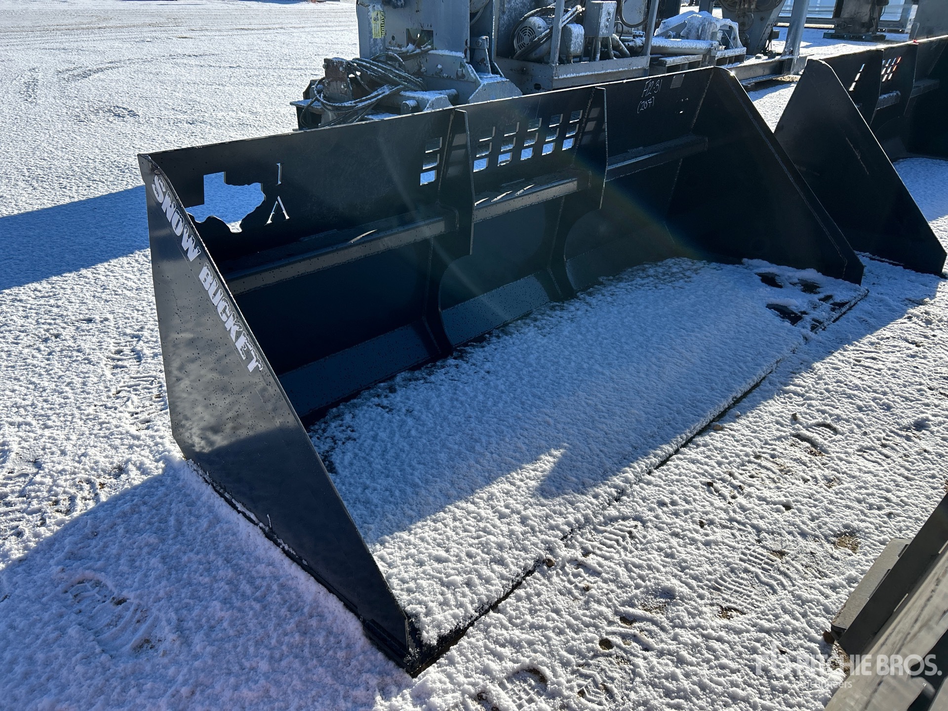 General Appearance with Bild, Ecke vorne rechts