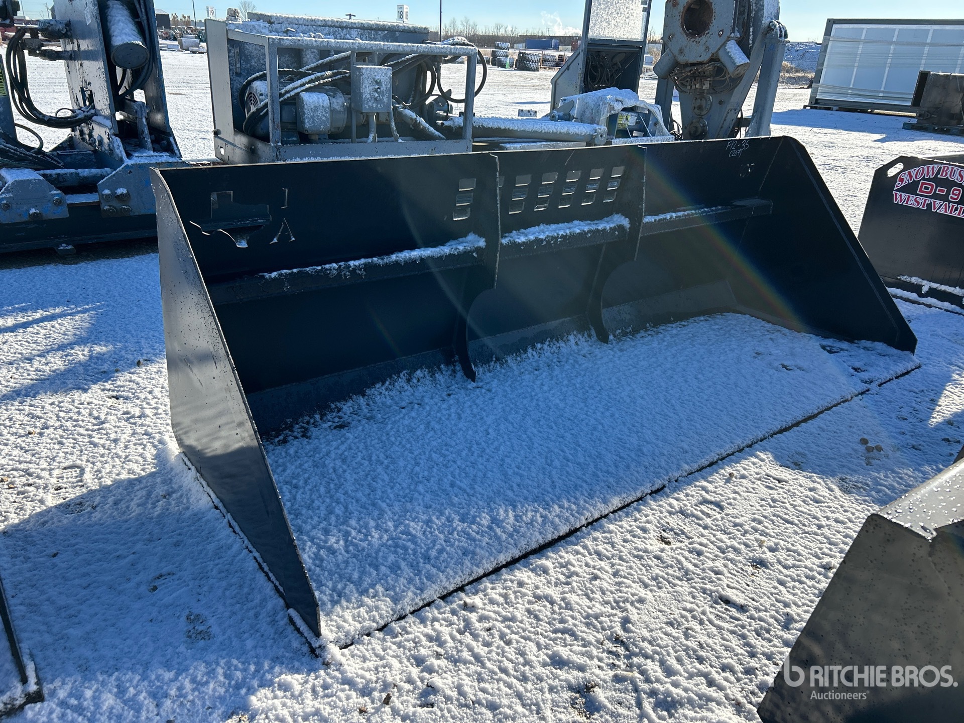 General Appearance with Bild, Ecke vorne rechts