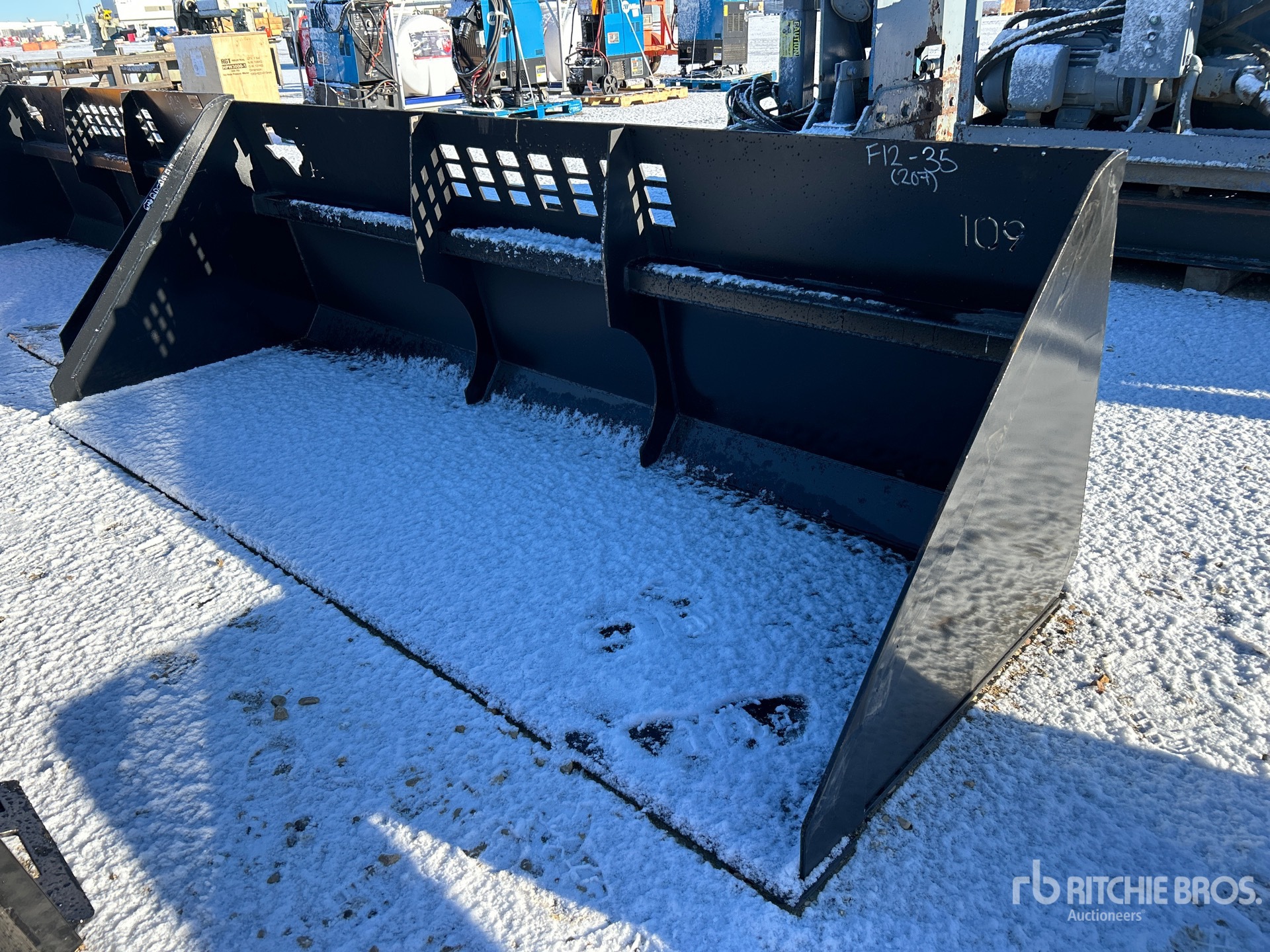 General Appearance with Bild, Ecke vorne links