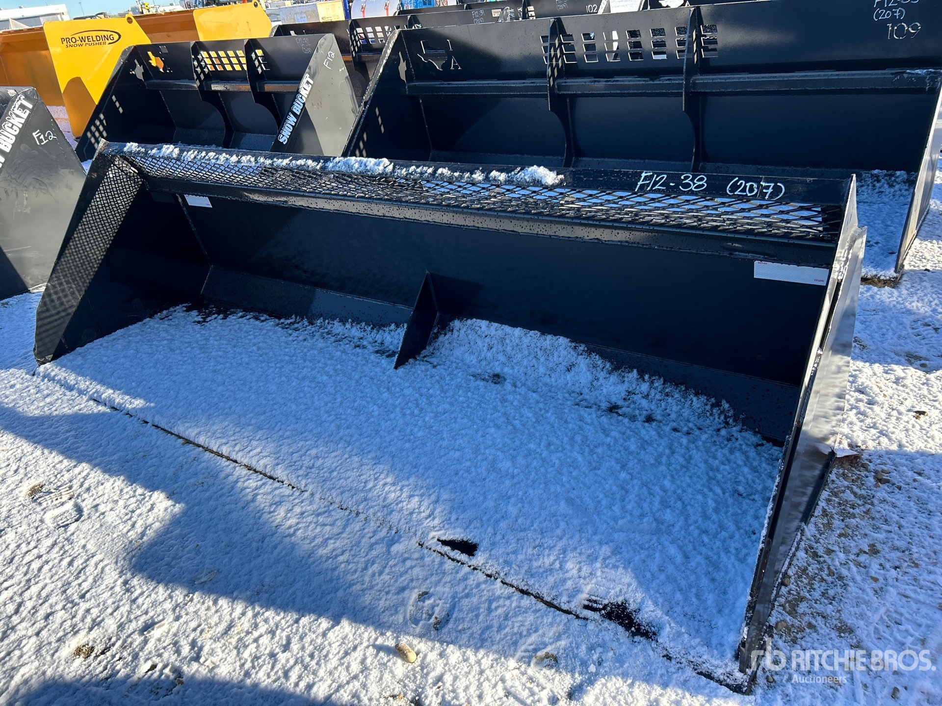 General Appearance with Bild, Ecke vorne links