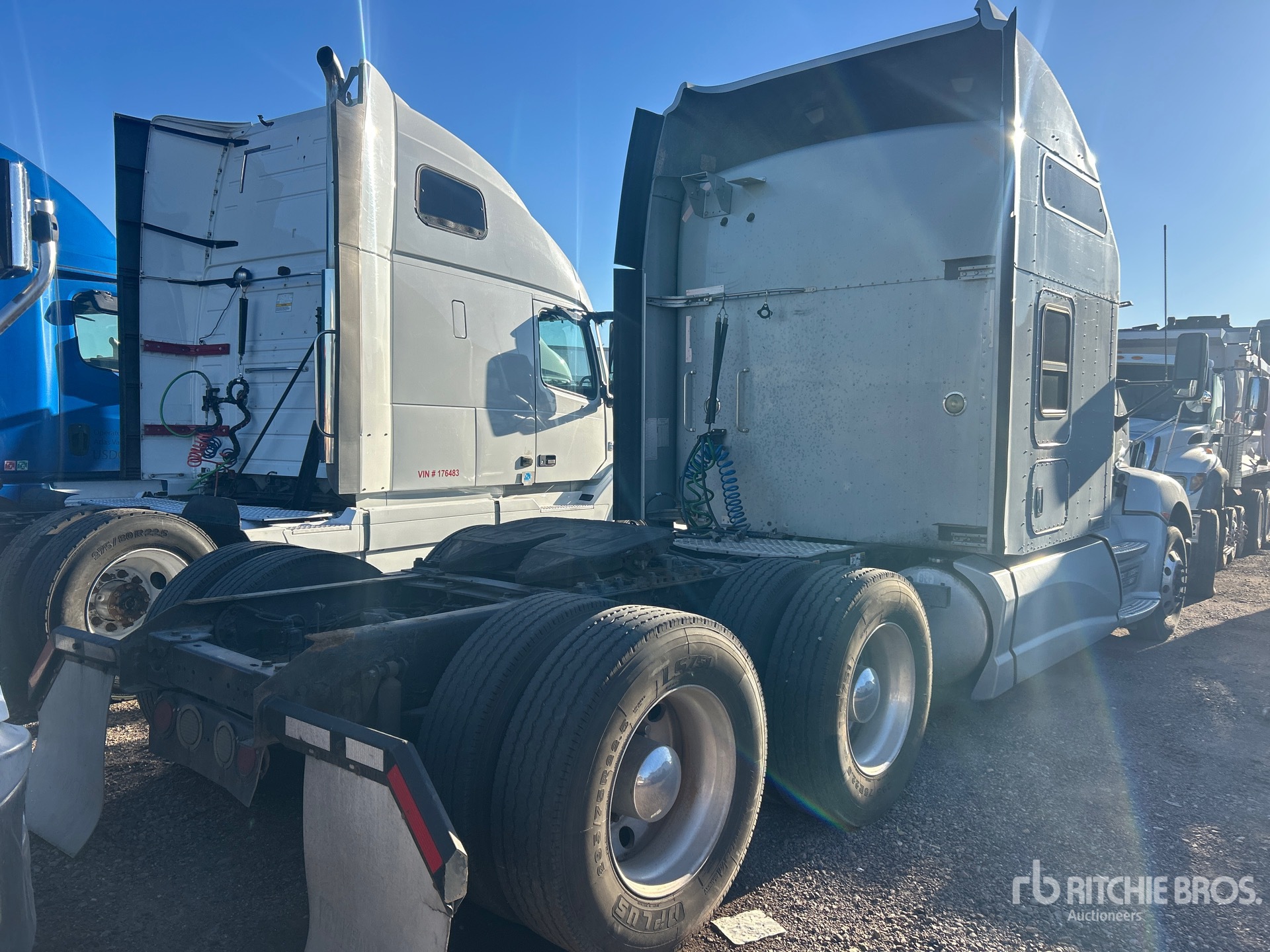 Aspect général with Image, coin arrière droit