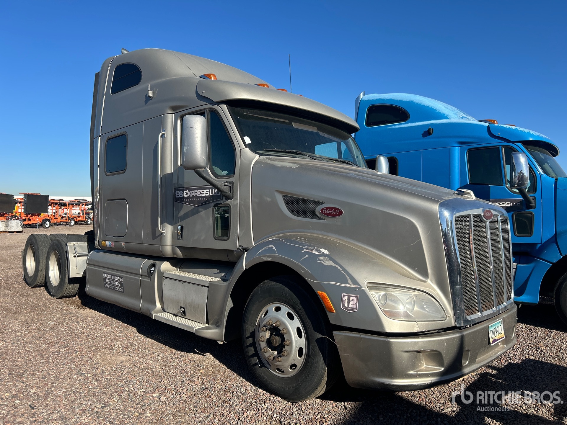 Aspect général with Image, coin avant droit