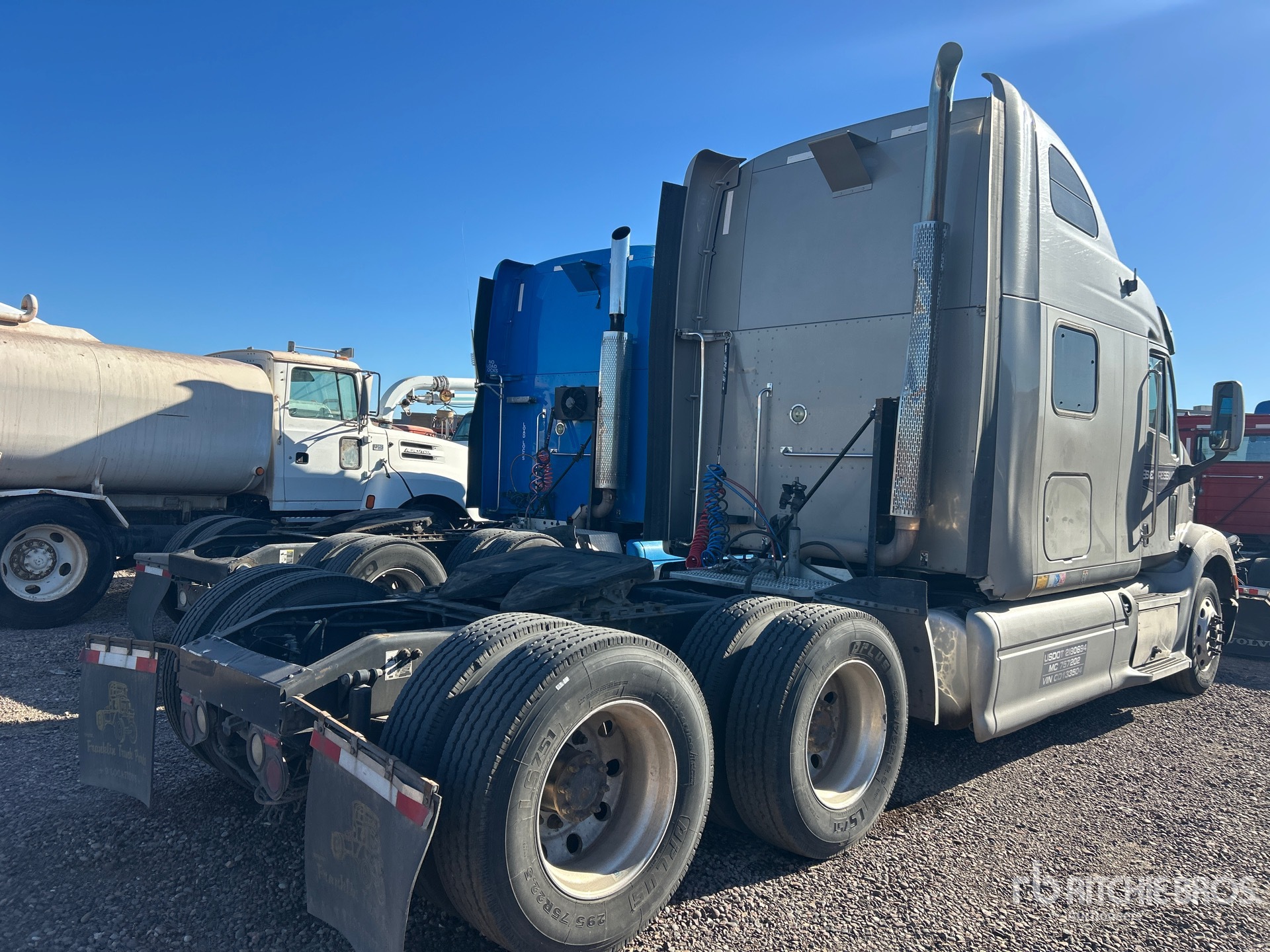 Aspect général with Image, coin arrière droit