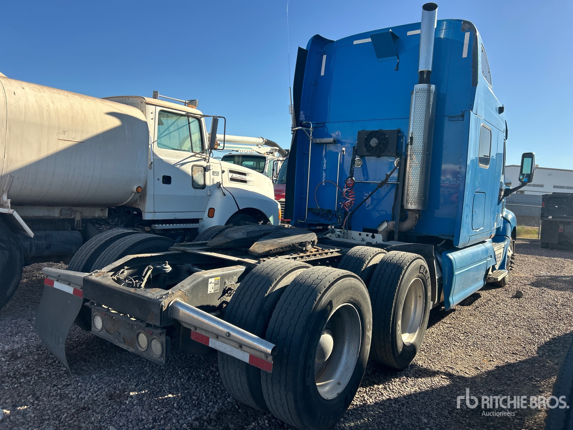 Aspect général with Image, coin arrière droit