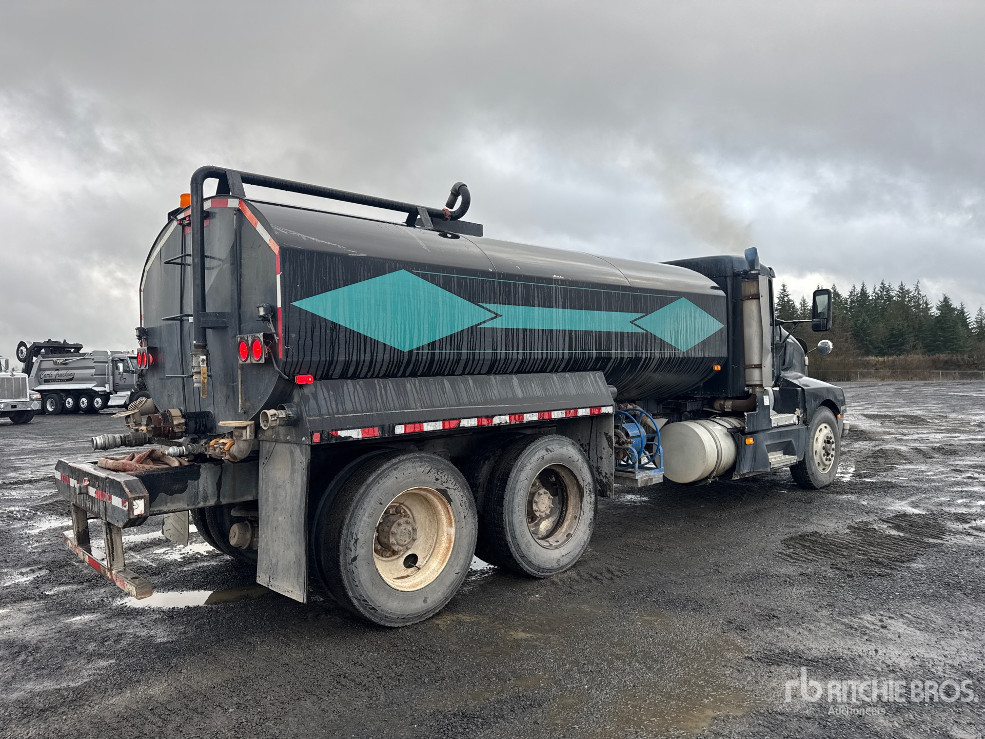 Aspect général with Image, coin arrière droit