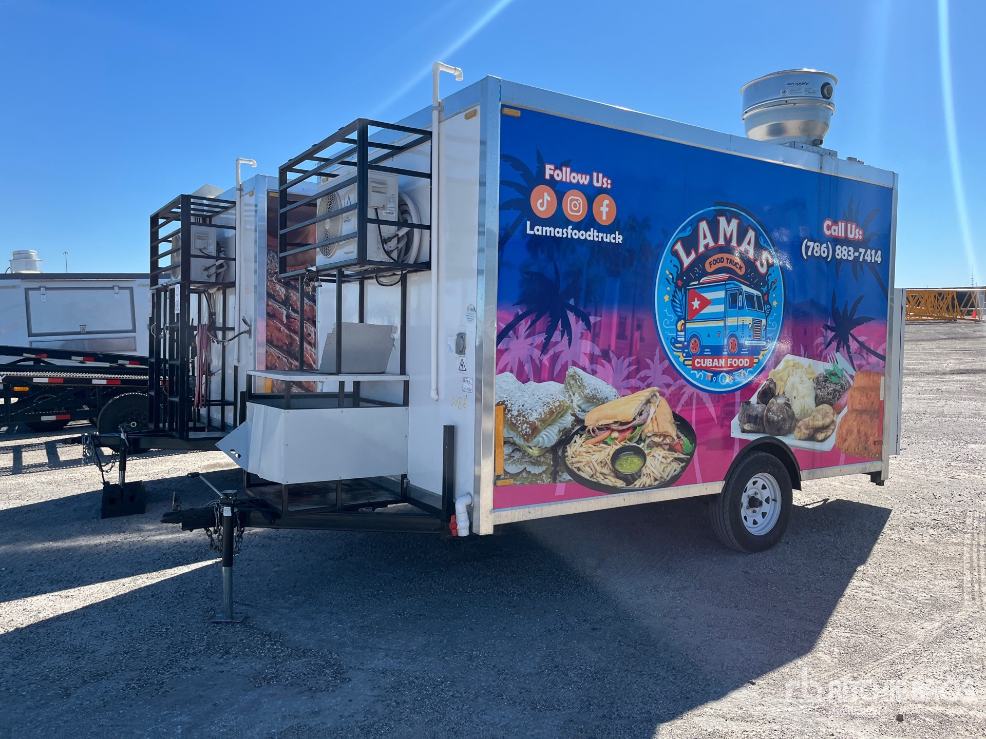 General Appearance with Image, coin avant gauche