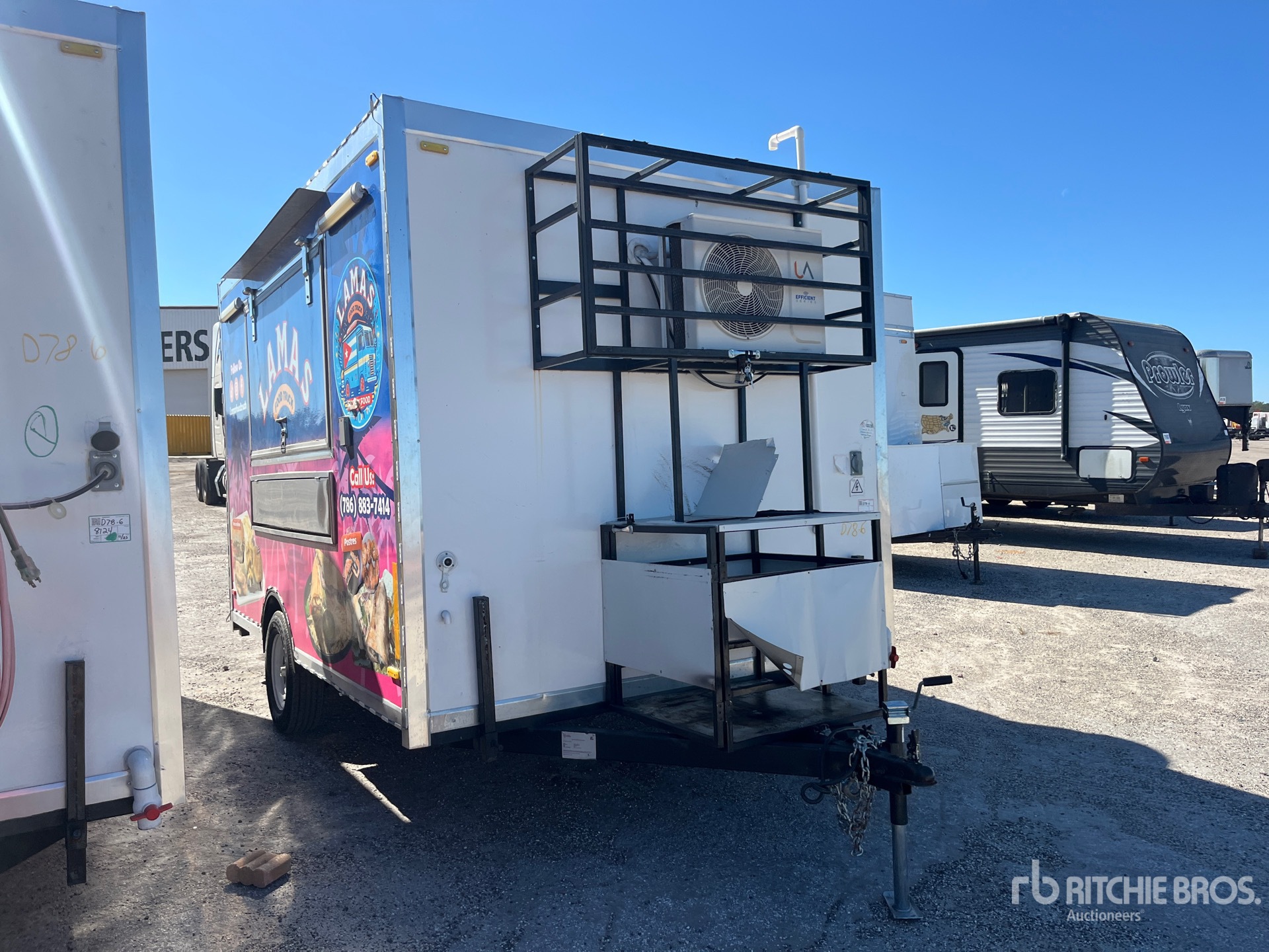 General Appearance with Image, coin avant droit