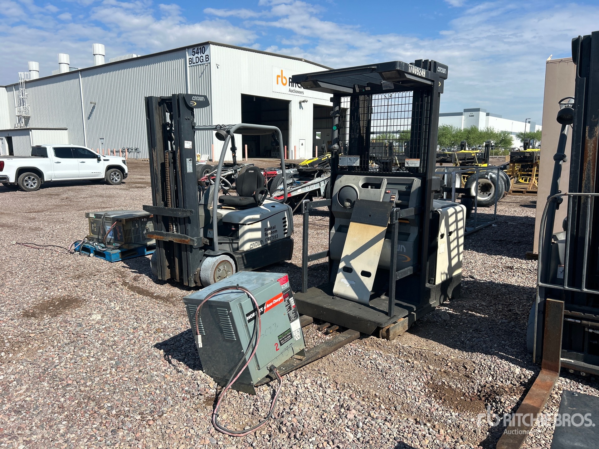 General Appearance with Picture, Left Front Corner