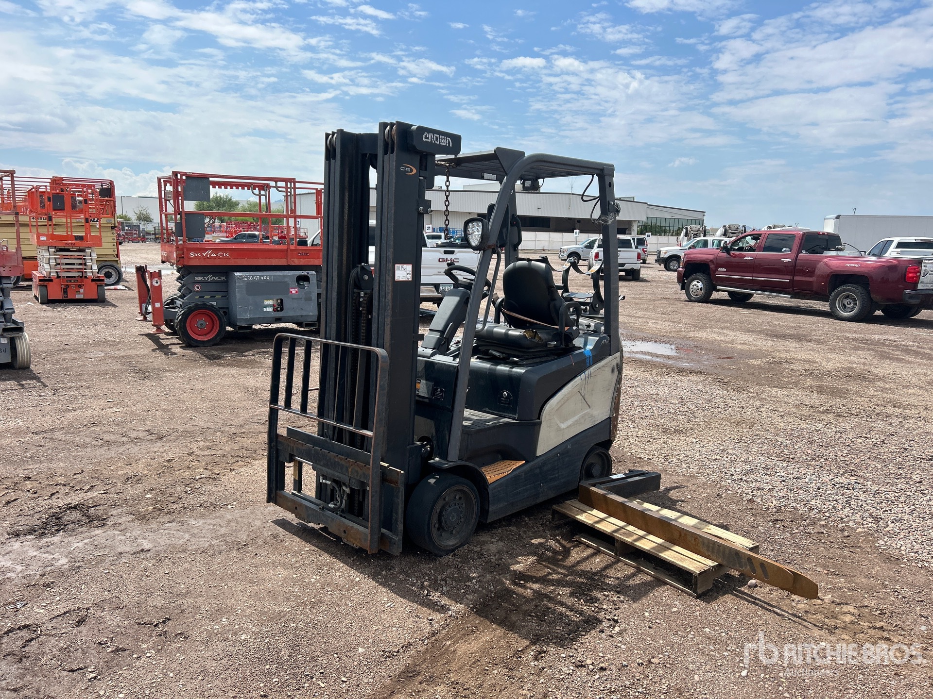 General Appearance with Picture, Left Front Corner