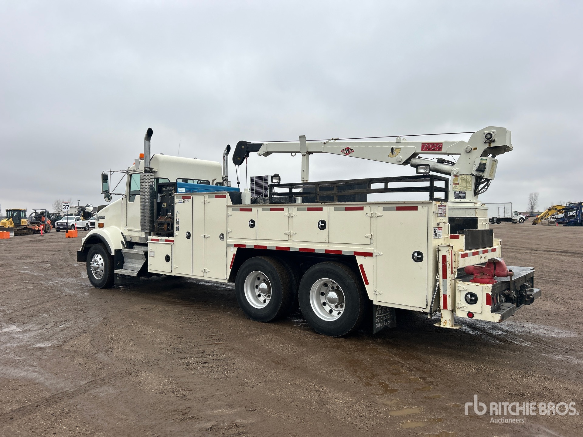 General Appearance with Foto, angolo posteriore sinistro