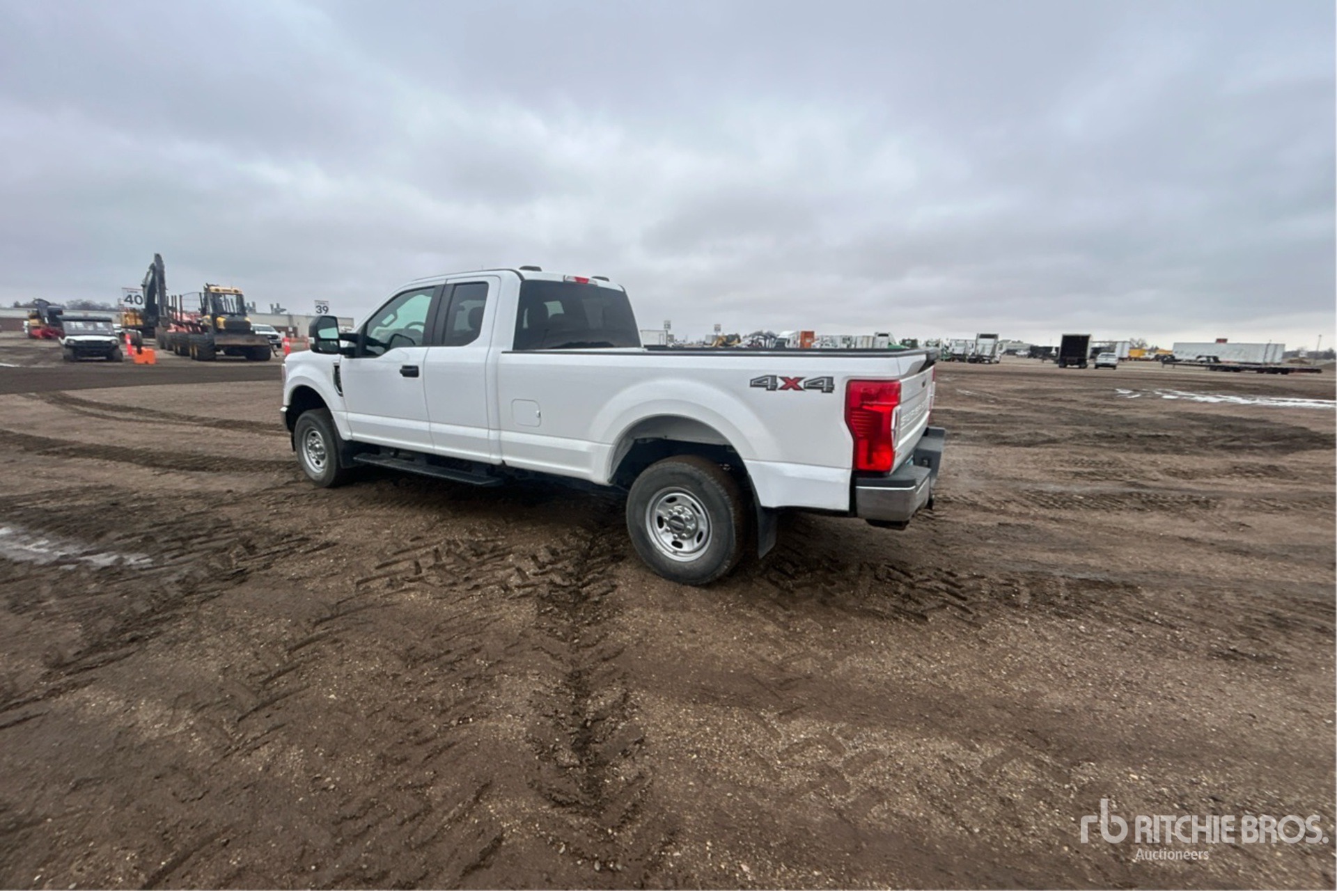 General Appearance with Foto, angolo posteriore sinistro