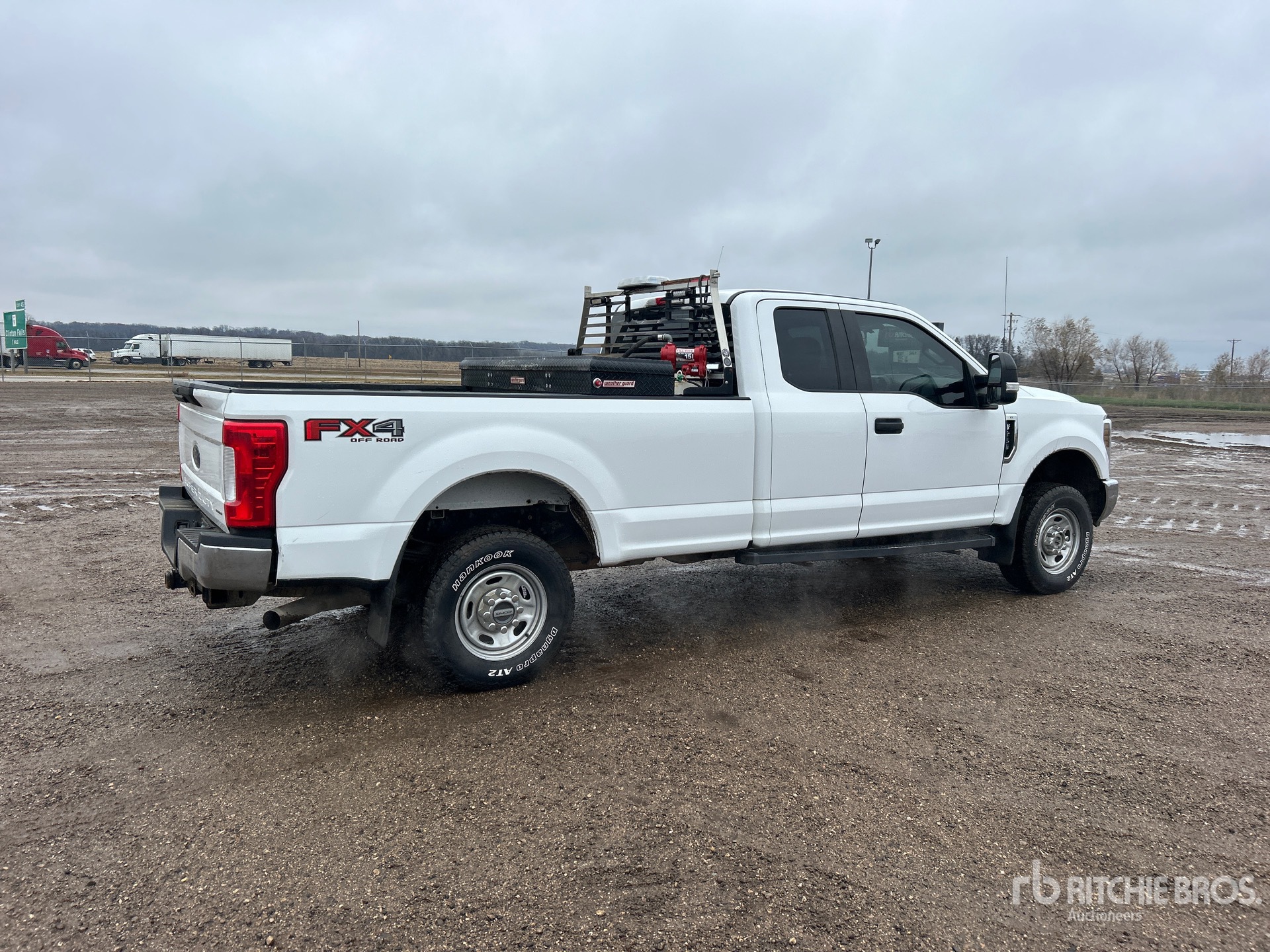 Aspect général with Image, coin arrière droit