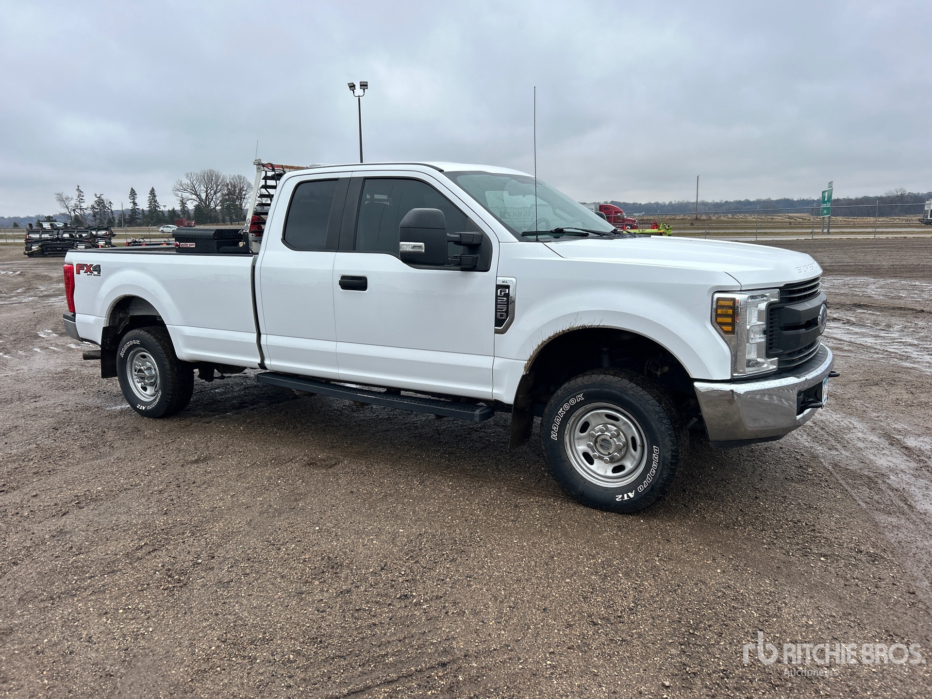 Aspect général with Image, coin avant droit