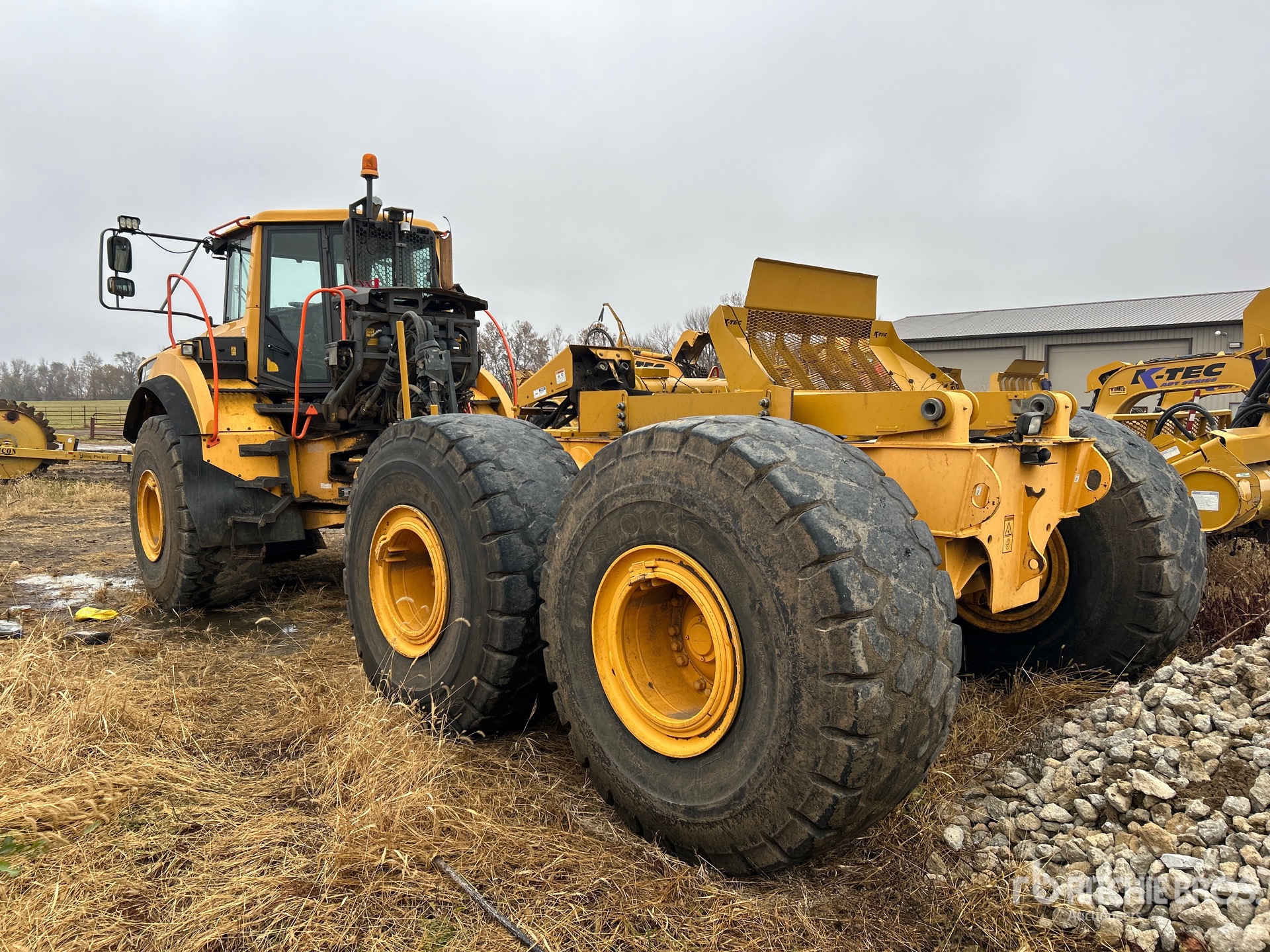 General Appearance with Bild, Ecke hinten links