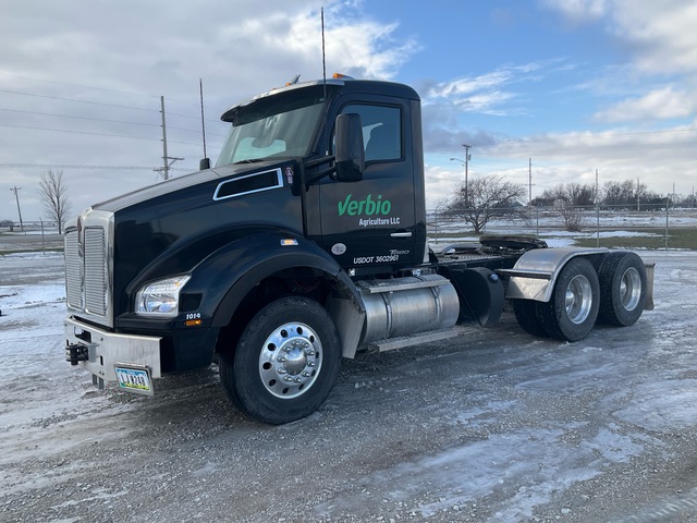 2022 Kenworth T880 6x4 T/A Day Cab Truck Tractor 2022 Kenworth T880 6x4 T/A Day Cab Truck Tractor