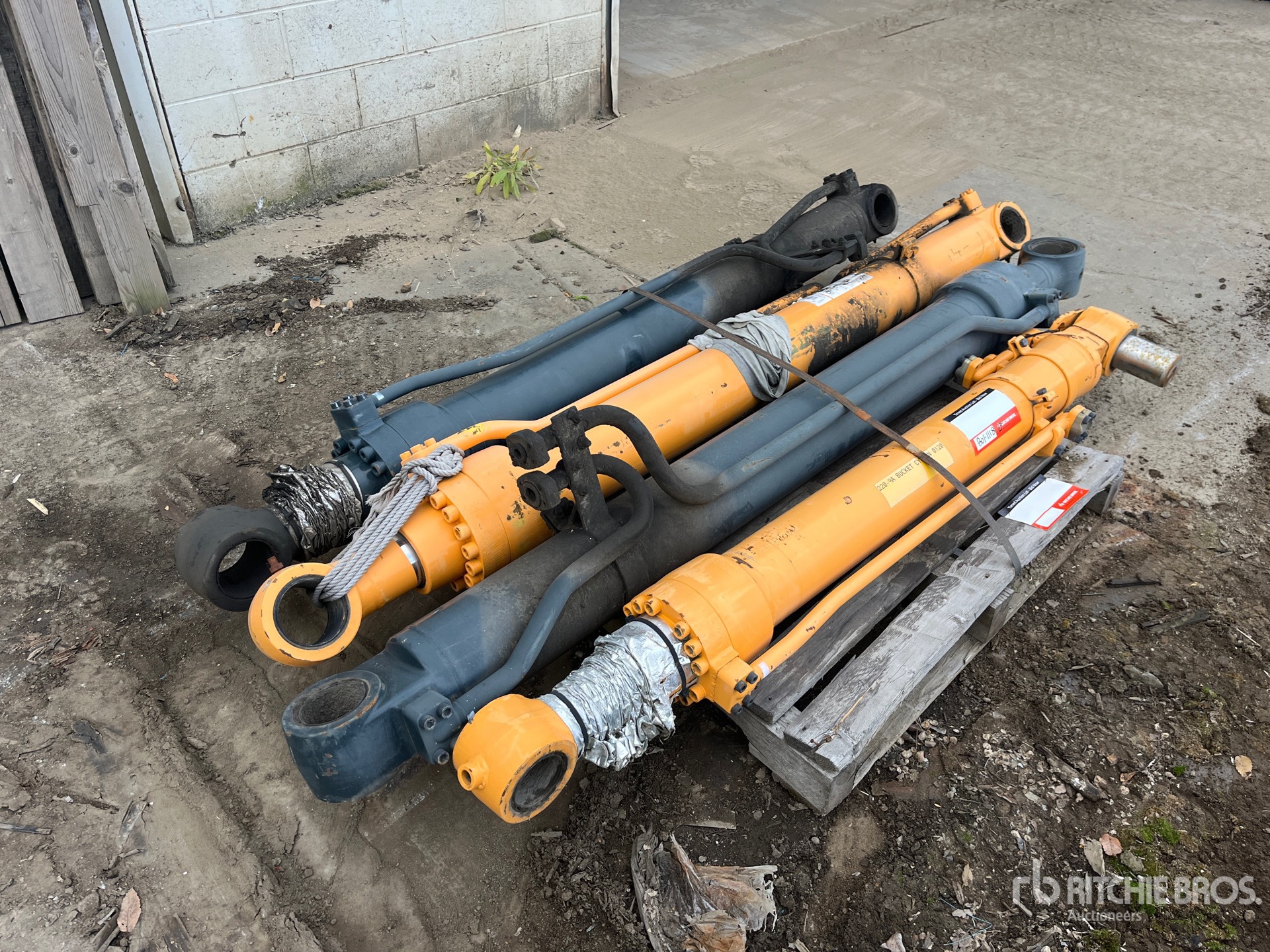 General Appearance with Foto, angolo anteriore destro