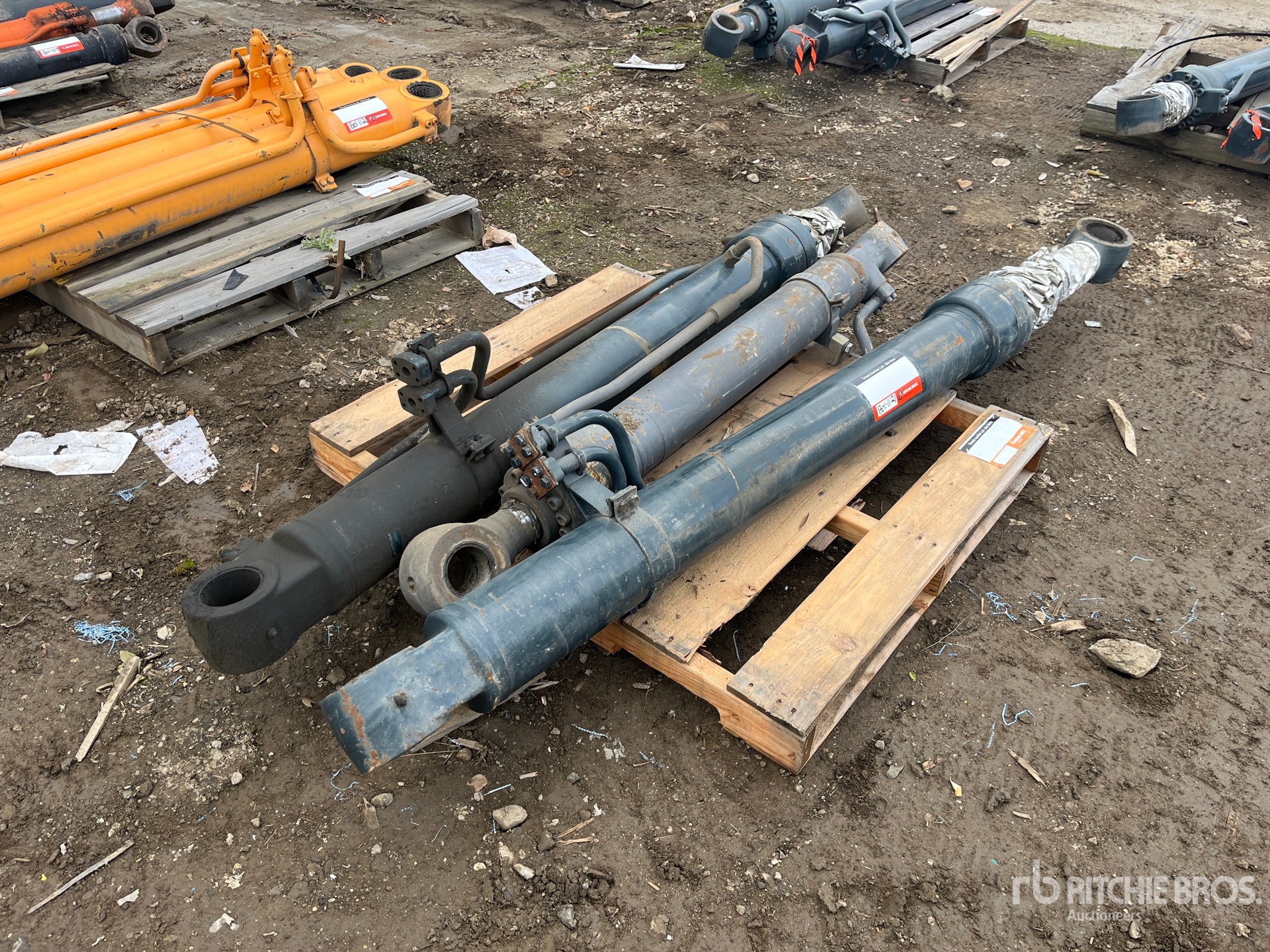 General Appearance with Bild, Ecke vorne rechts