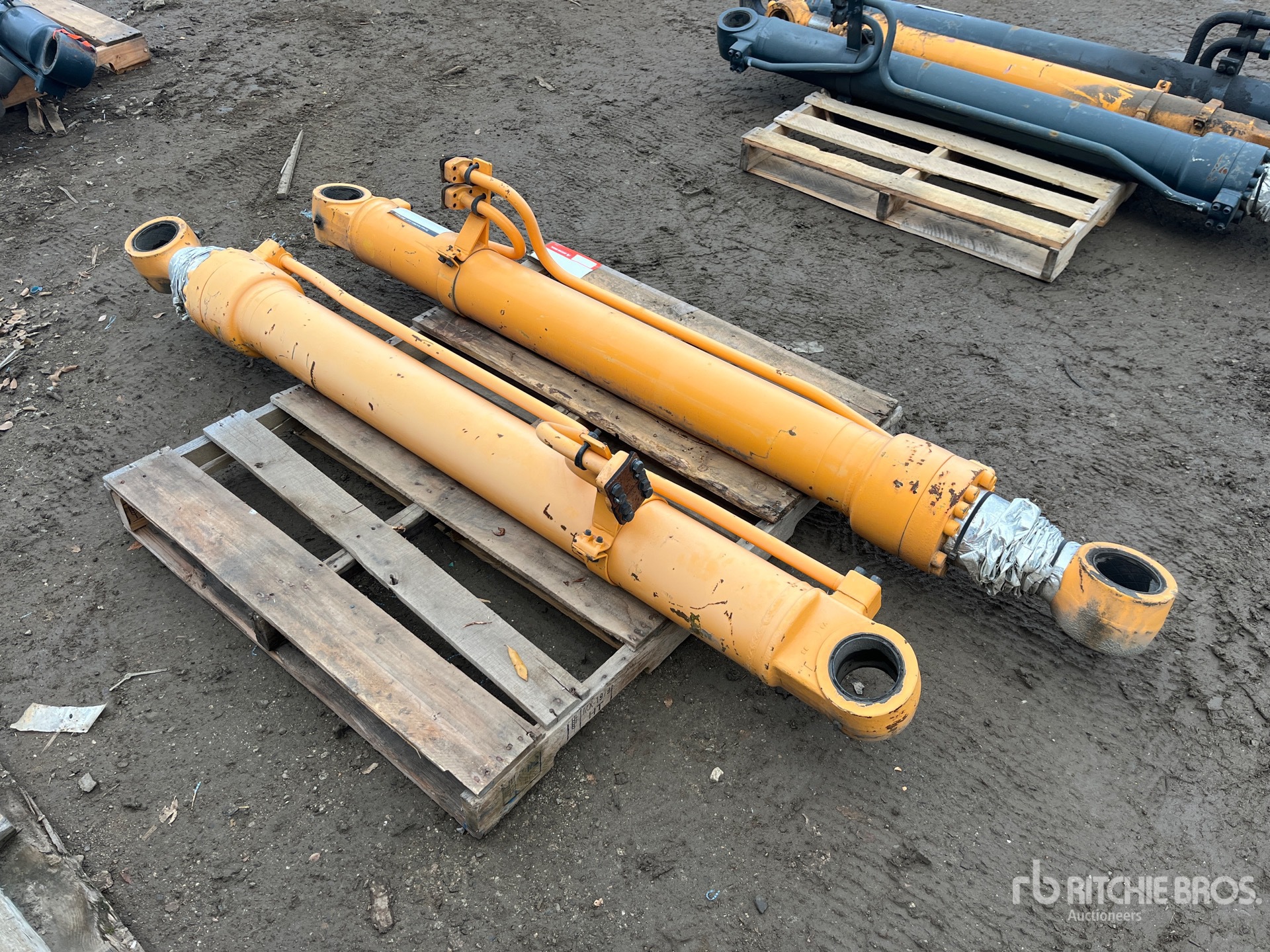 General Appearance with Bild, Ecke hinten rechts