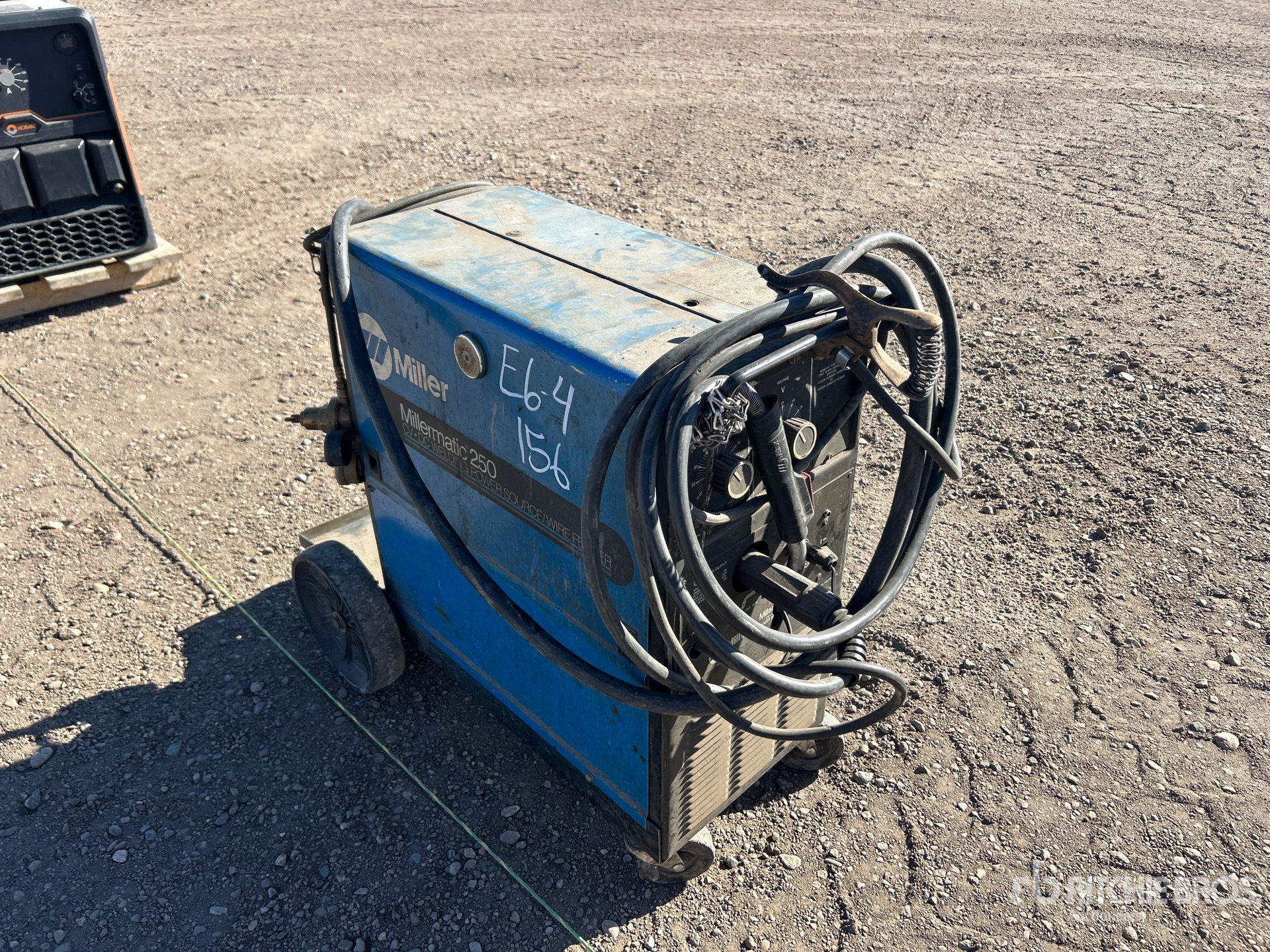 General Appearance with Bild, Ecke vorne rechts