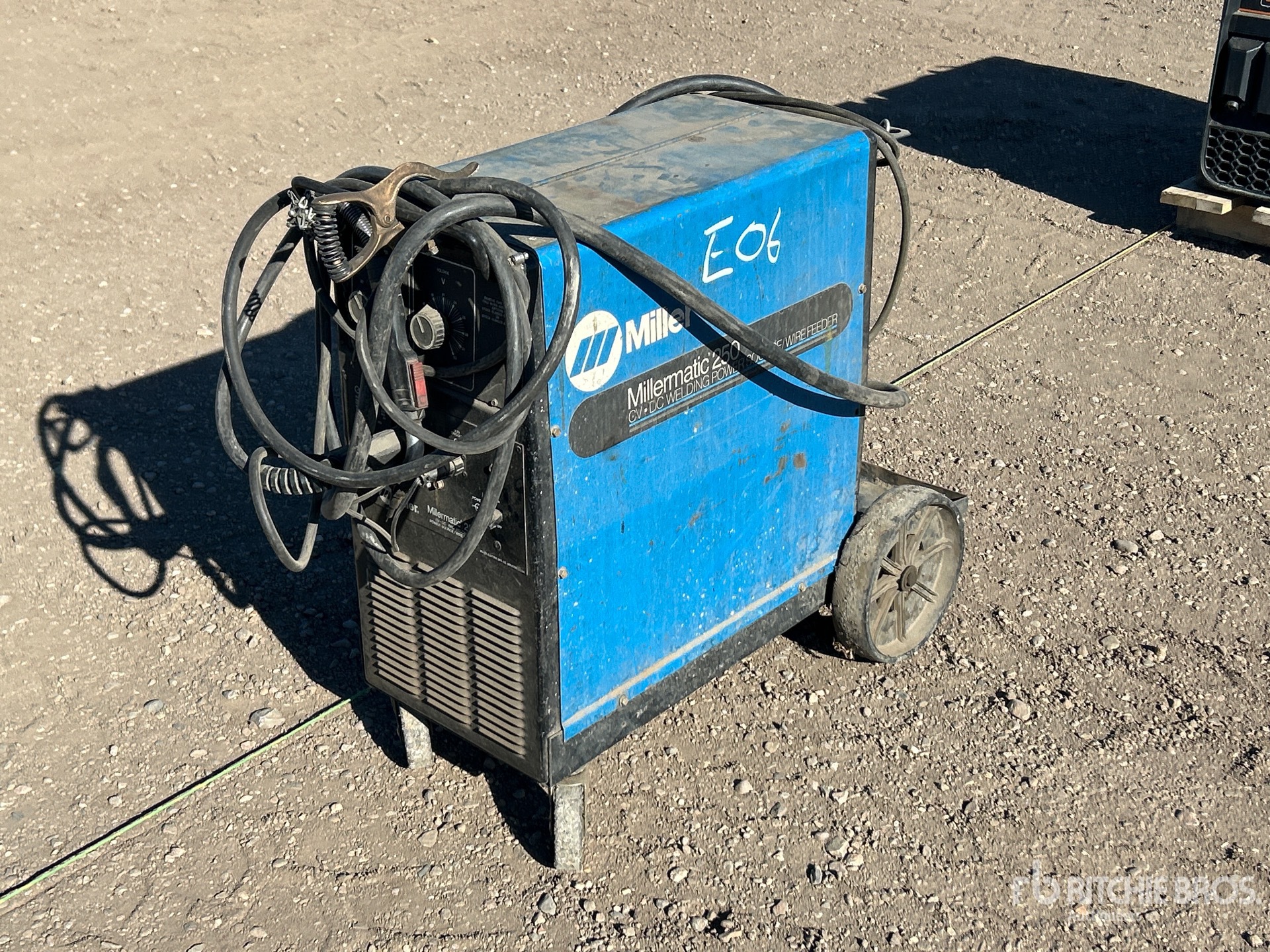 General Appearance with Bild, Ecke vorne links