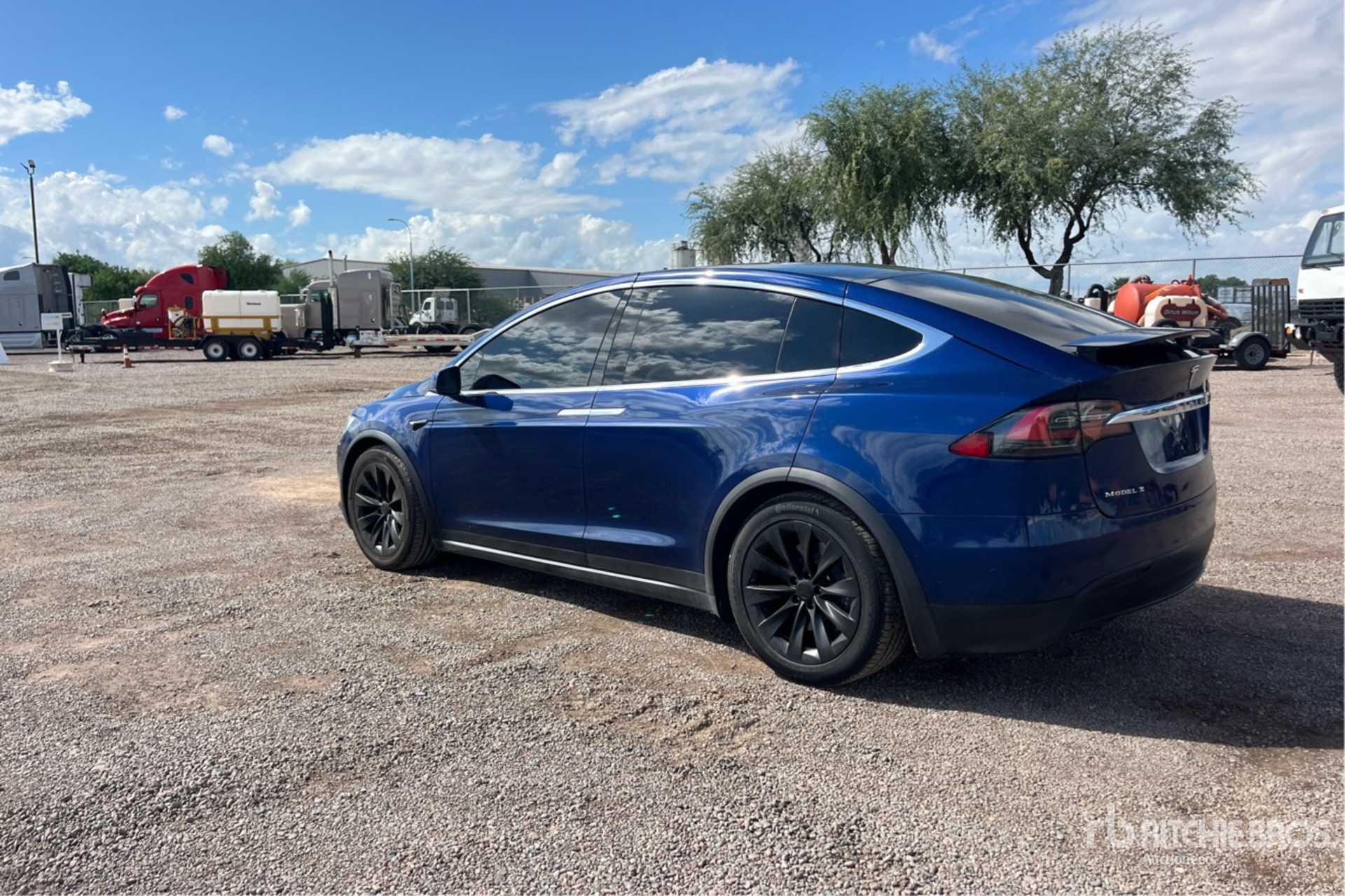 General Appearance with Foto, angolo posteriore sinistro