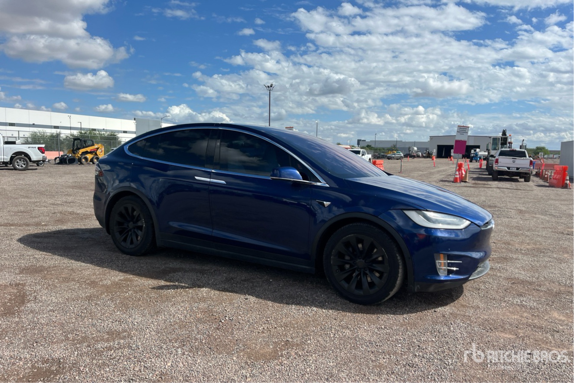 General Appearance with Foto, angolo anteriore destro