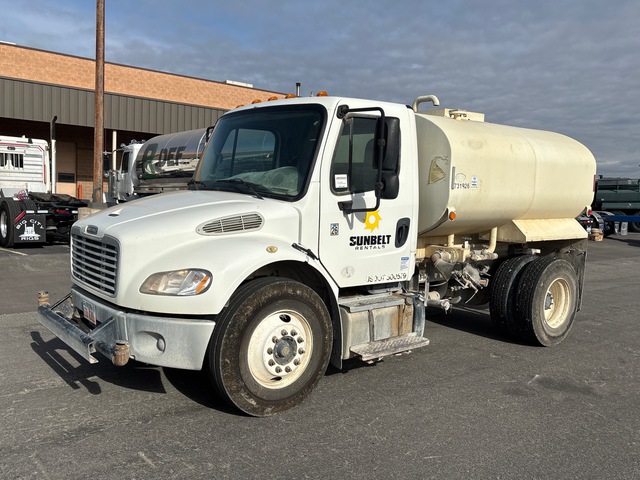 2016 FREIGHTLNR M2 2000 gal 4x2 Water Truck