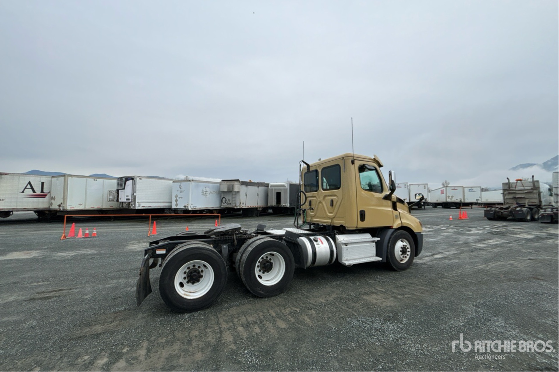 General Appearance with Imagen: esquina trasera derecha