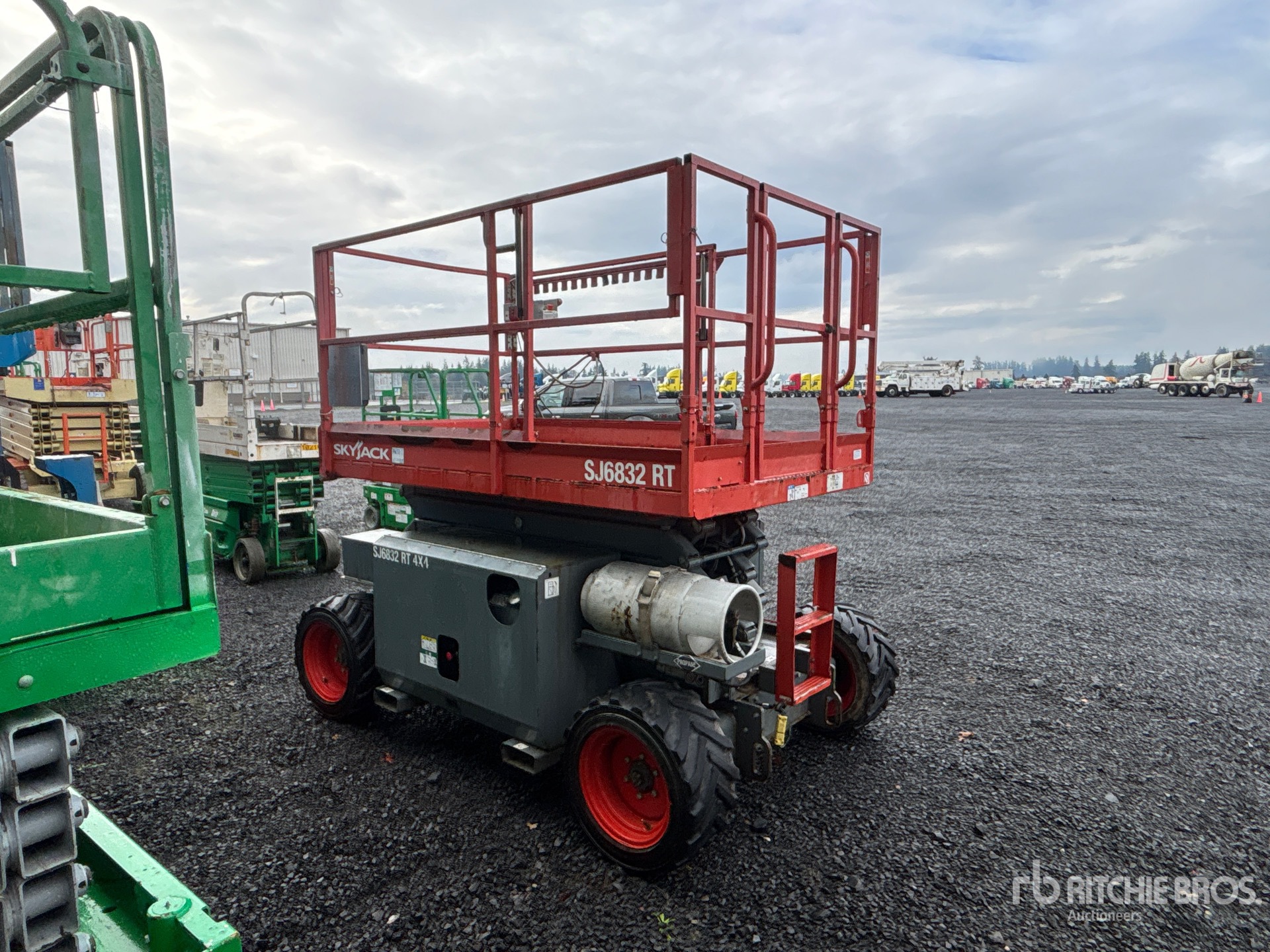 General Appearance with Foto, angolo posteriore sinistro