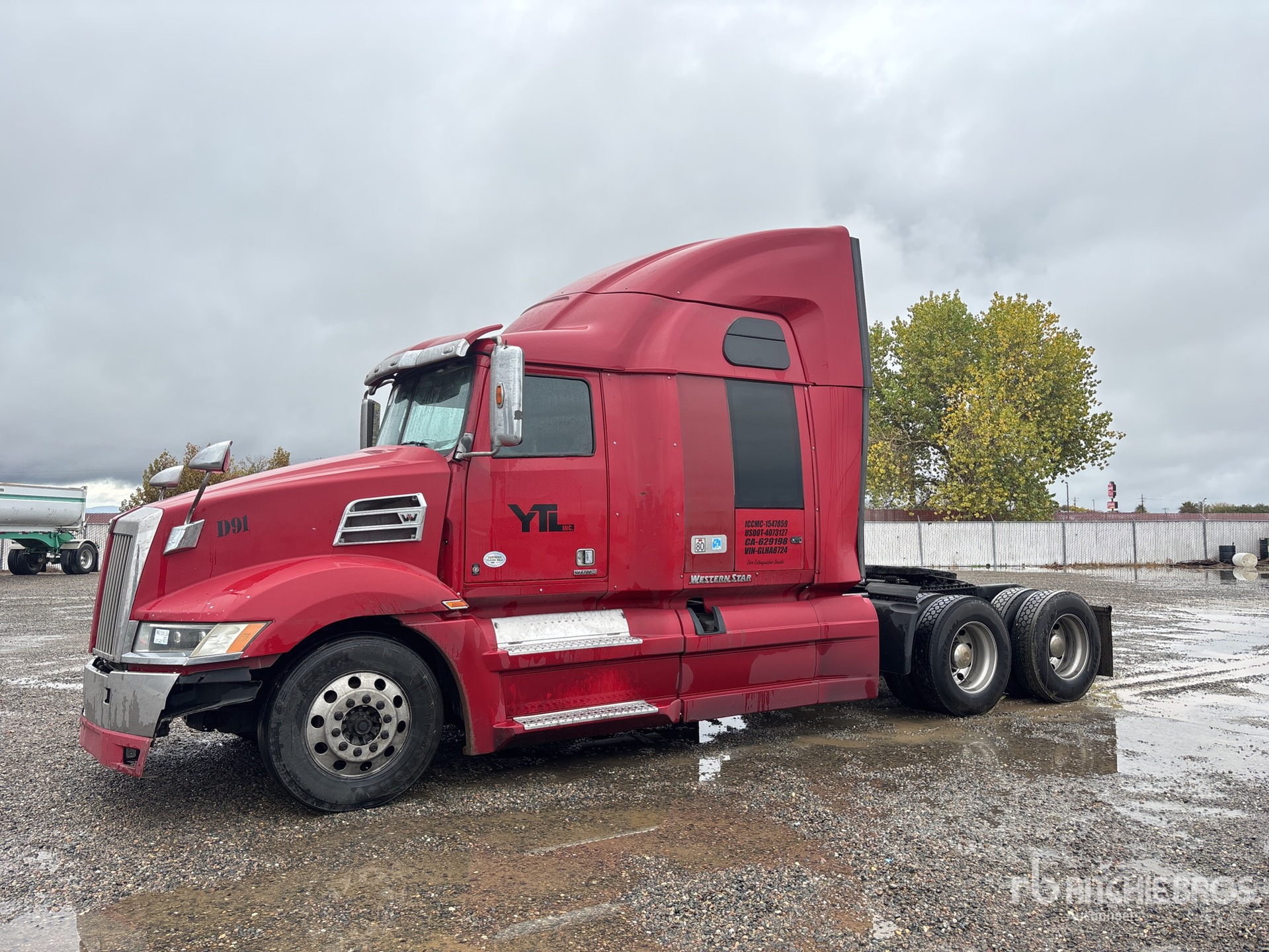 General Appearance with Picture, Left Front Corner