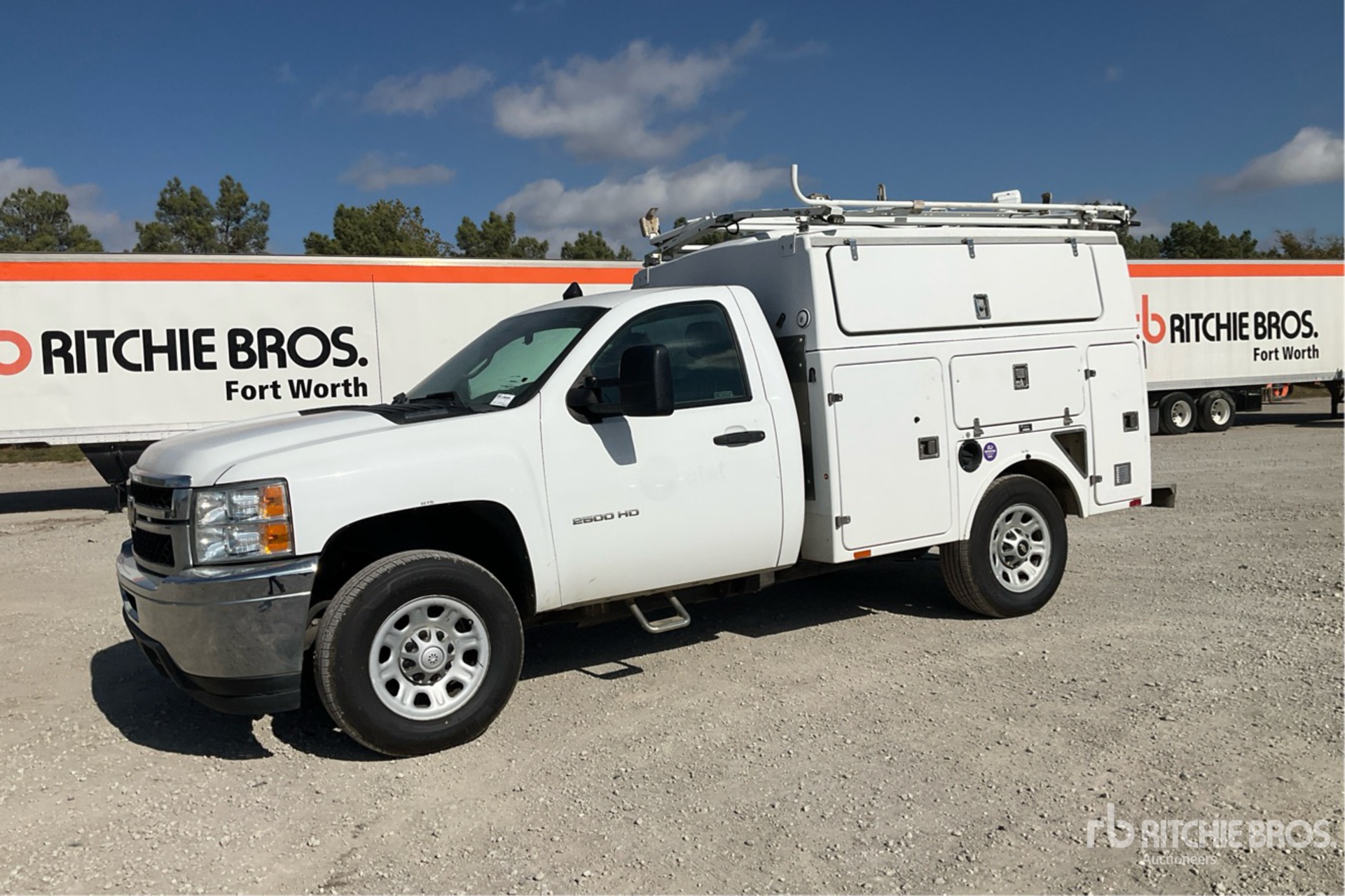 General Appearance with Picture, Left Front Corner