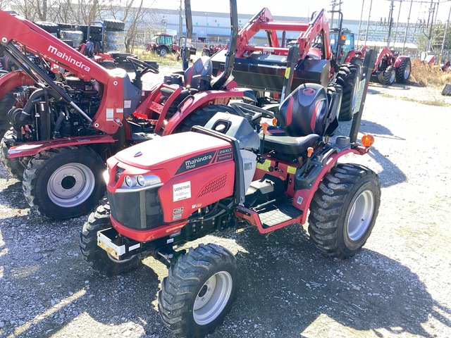 Mahindra MAX26XLG 4WD Tractor