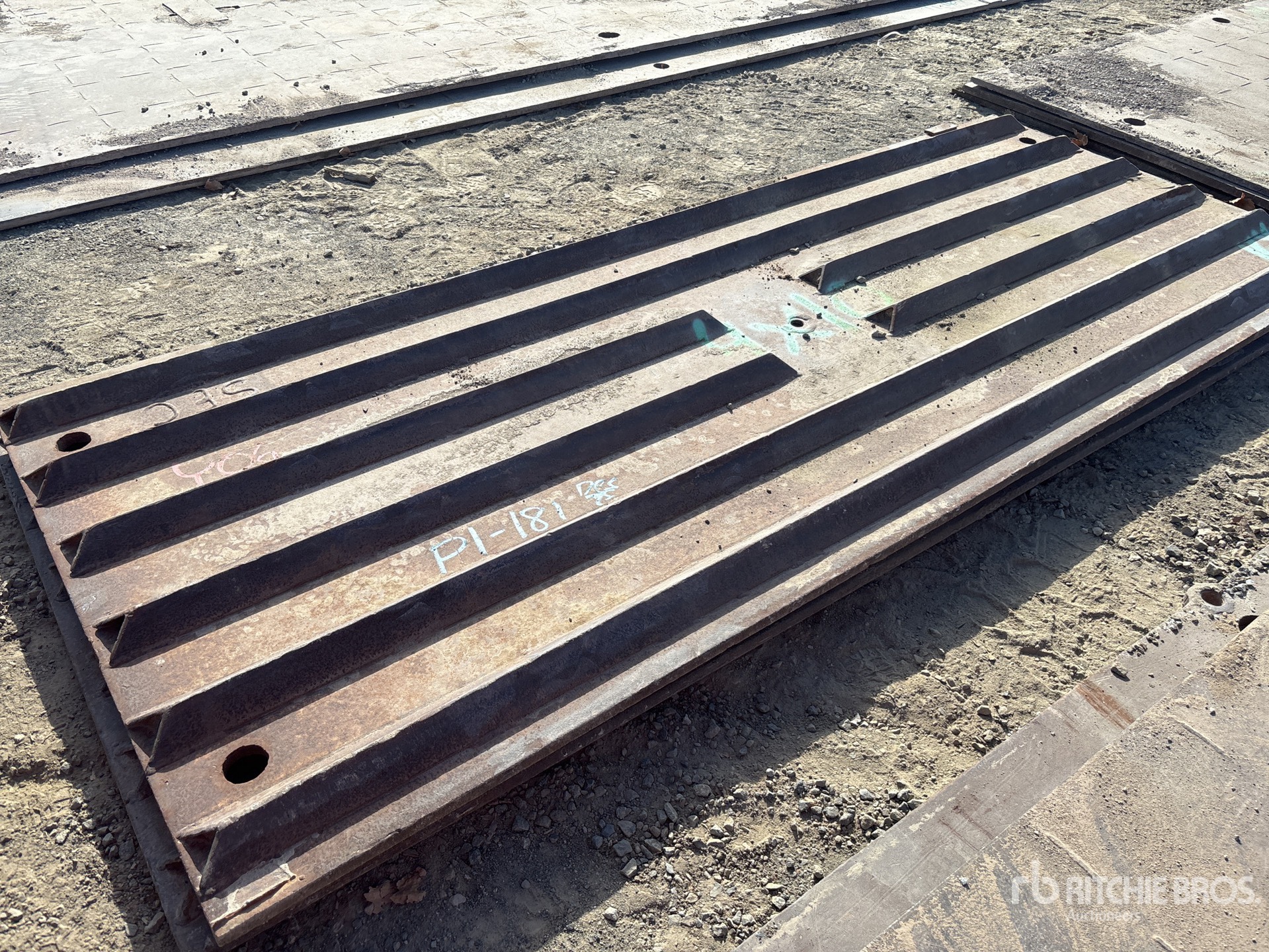 General Appearance with Bild, Ecke vorne rechts