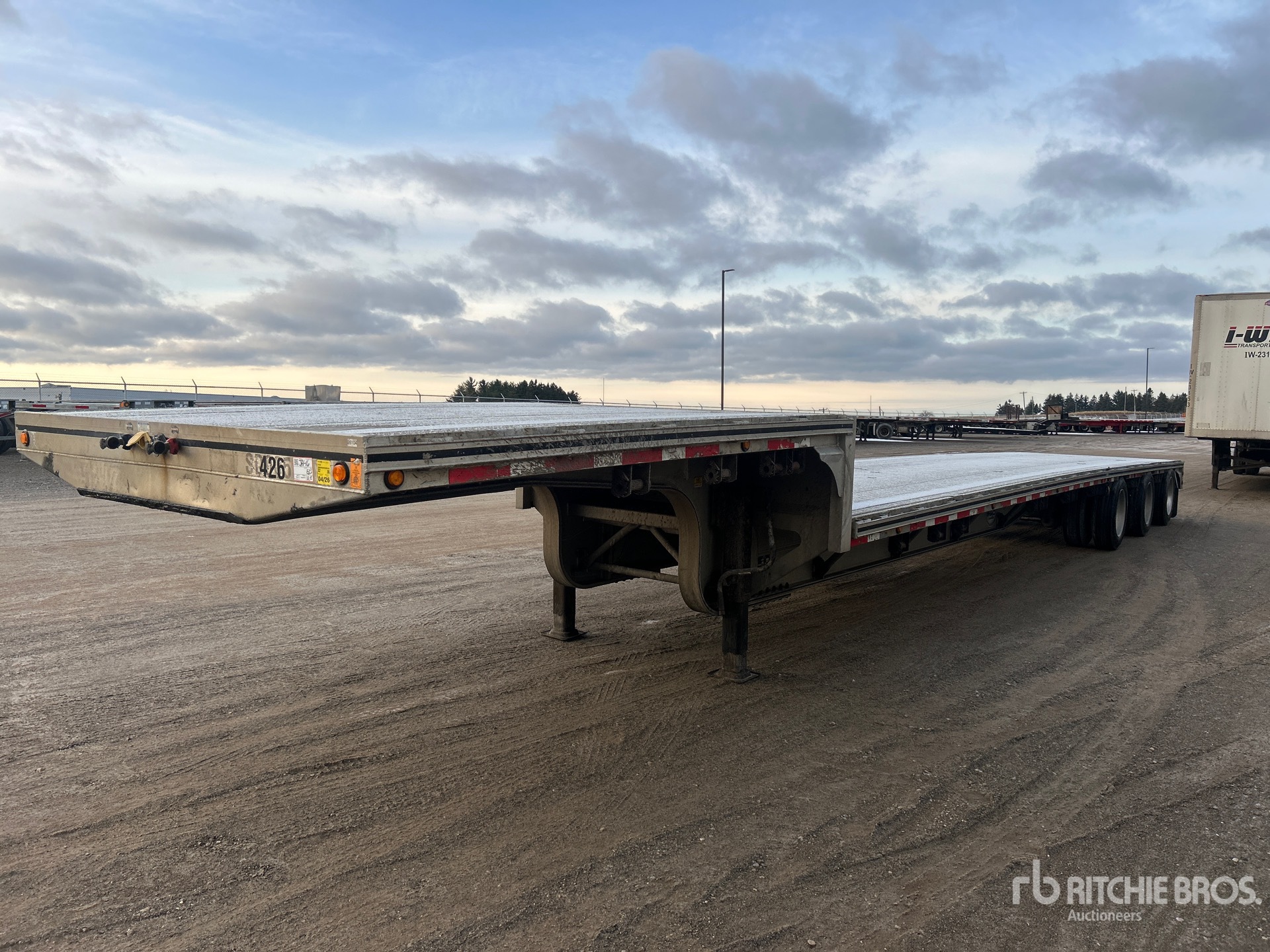 General Appearance with Bild, Ecke vorne links