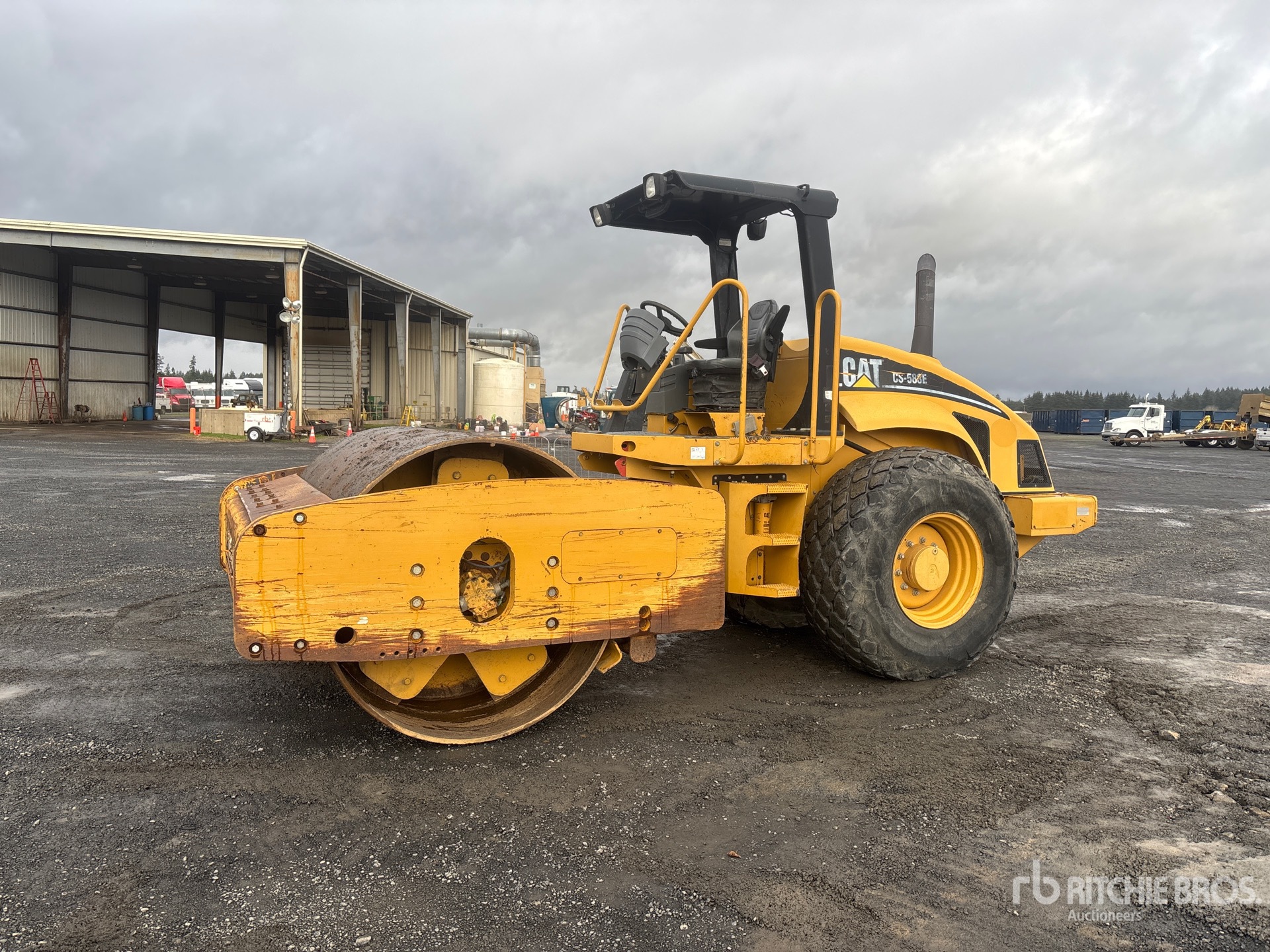 General Appearance with Foto, angolo anteriore sinistro