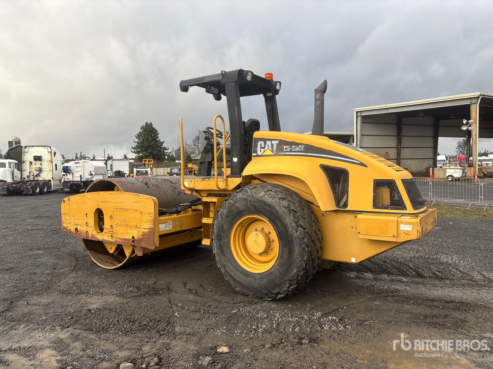 General Appearance with Foto, angolo posteriore sinistro