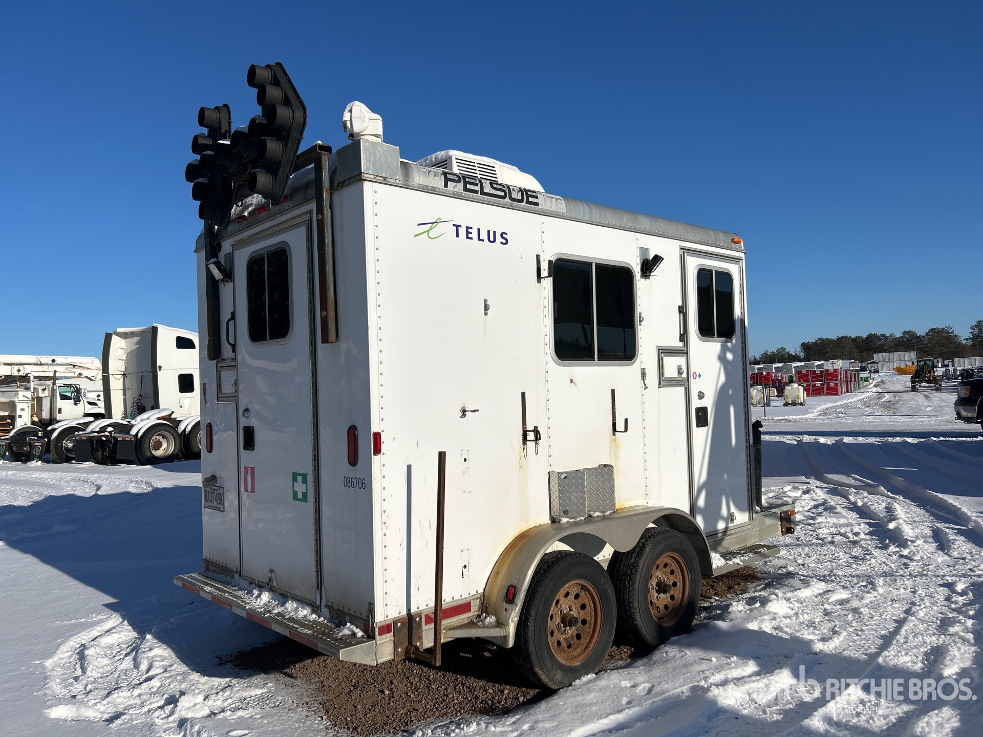 Aspect général with Image, coin arrière droit
