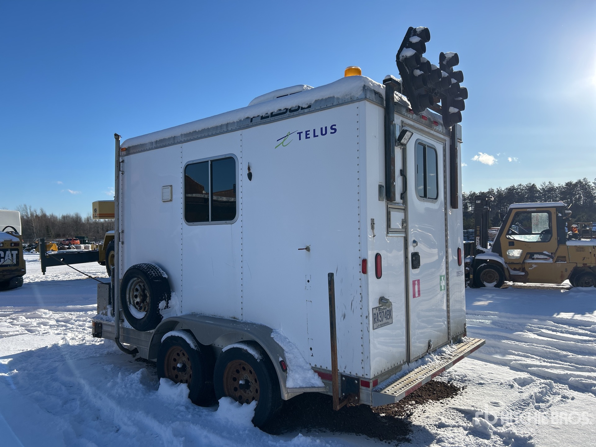 Aspect général with Image, coin arrière gauche