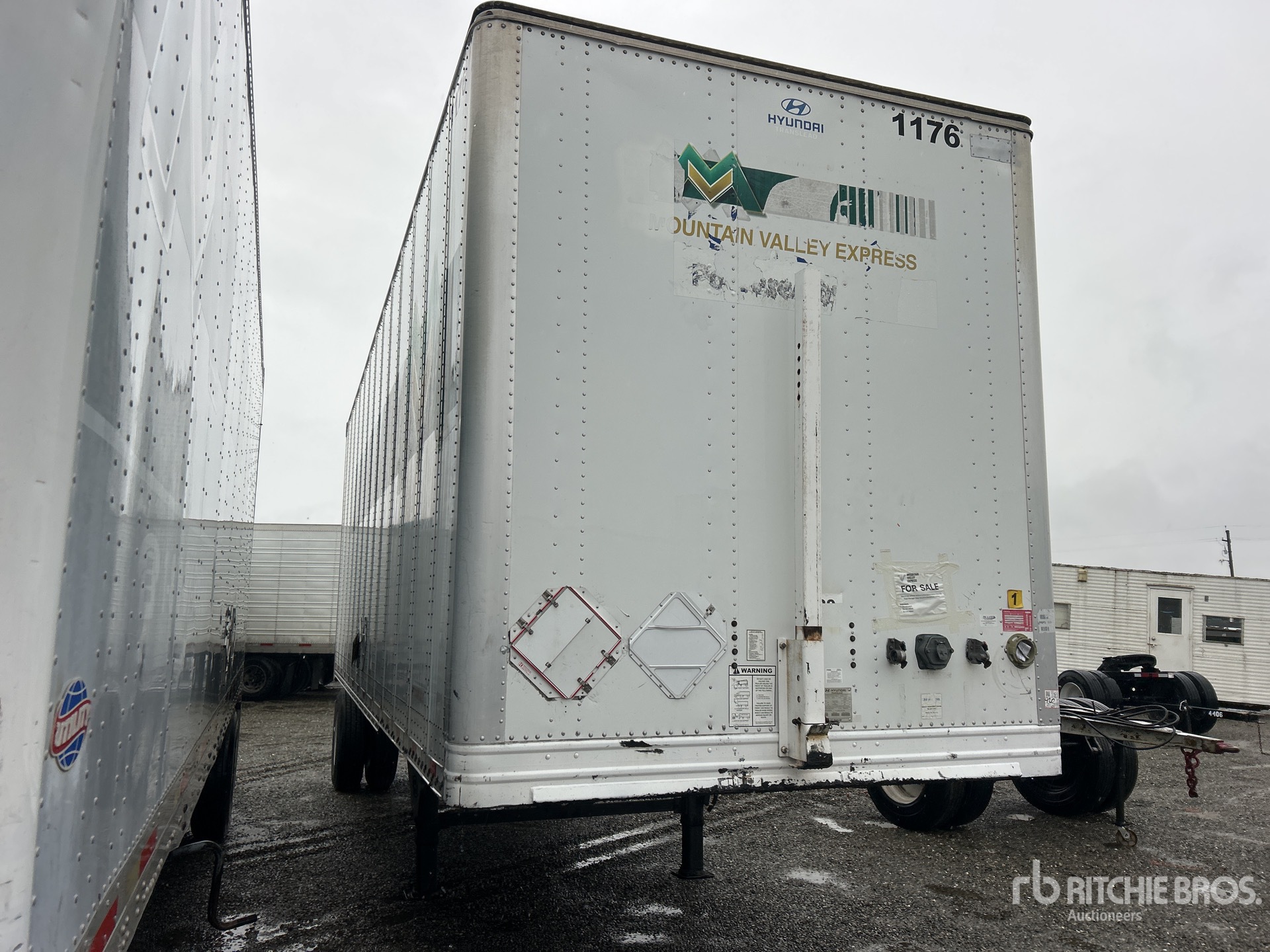 General Appearance with Bild, Ecke vorne rechts