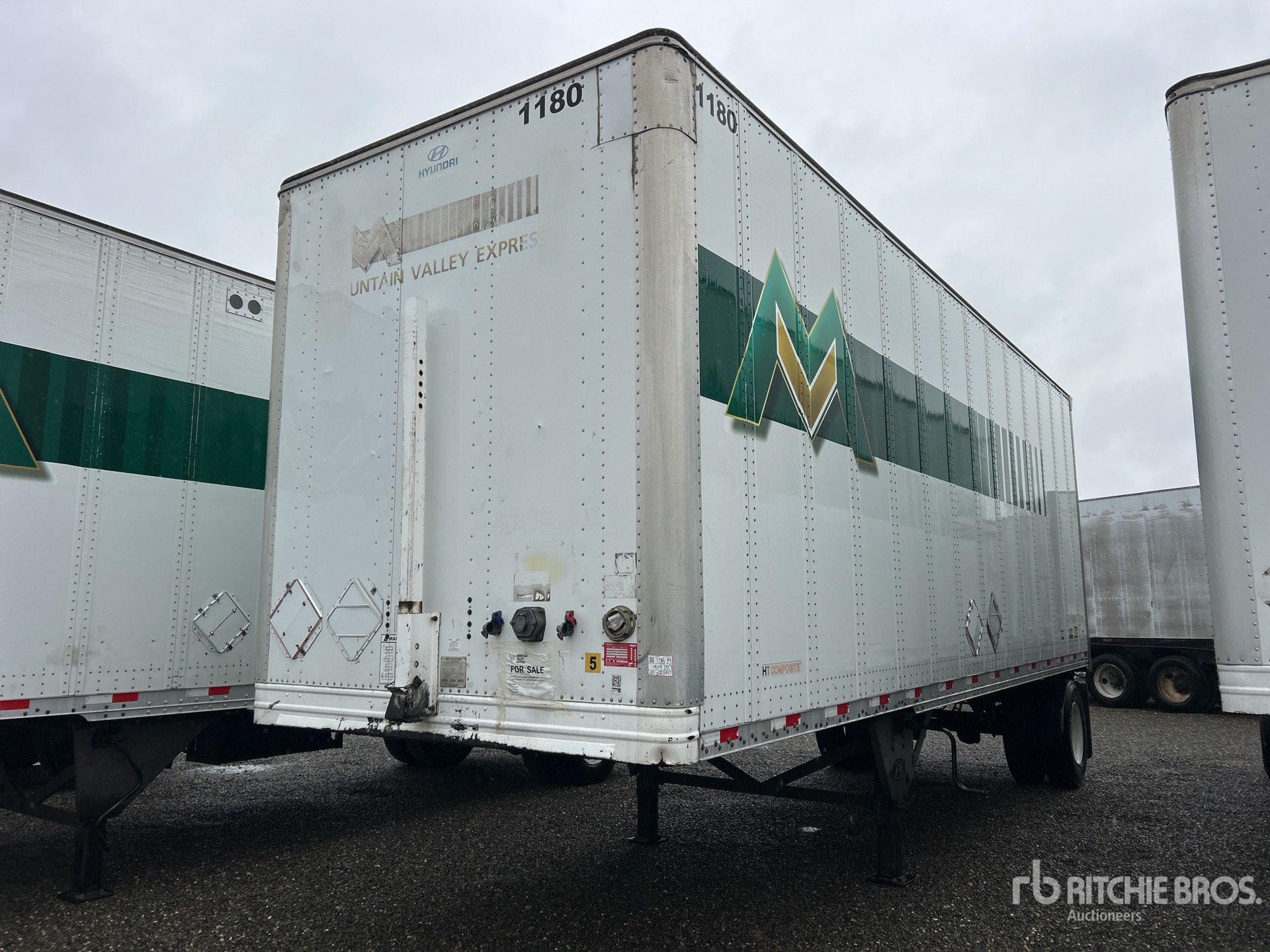 General Appearance with Bild, Ecke vorne links