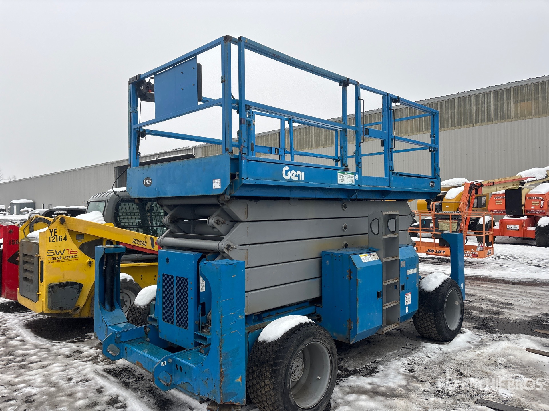 Aspect général with Image, coin arrière droit