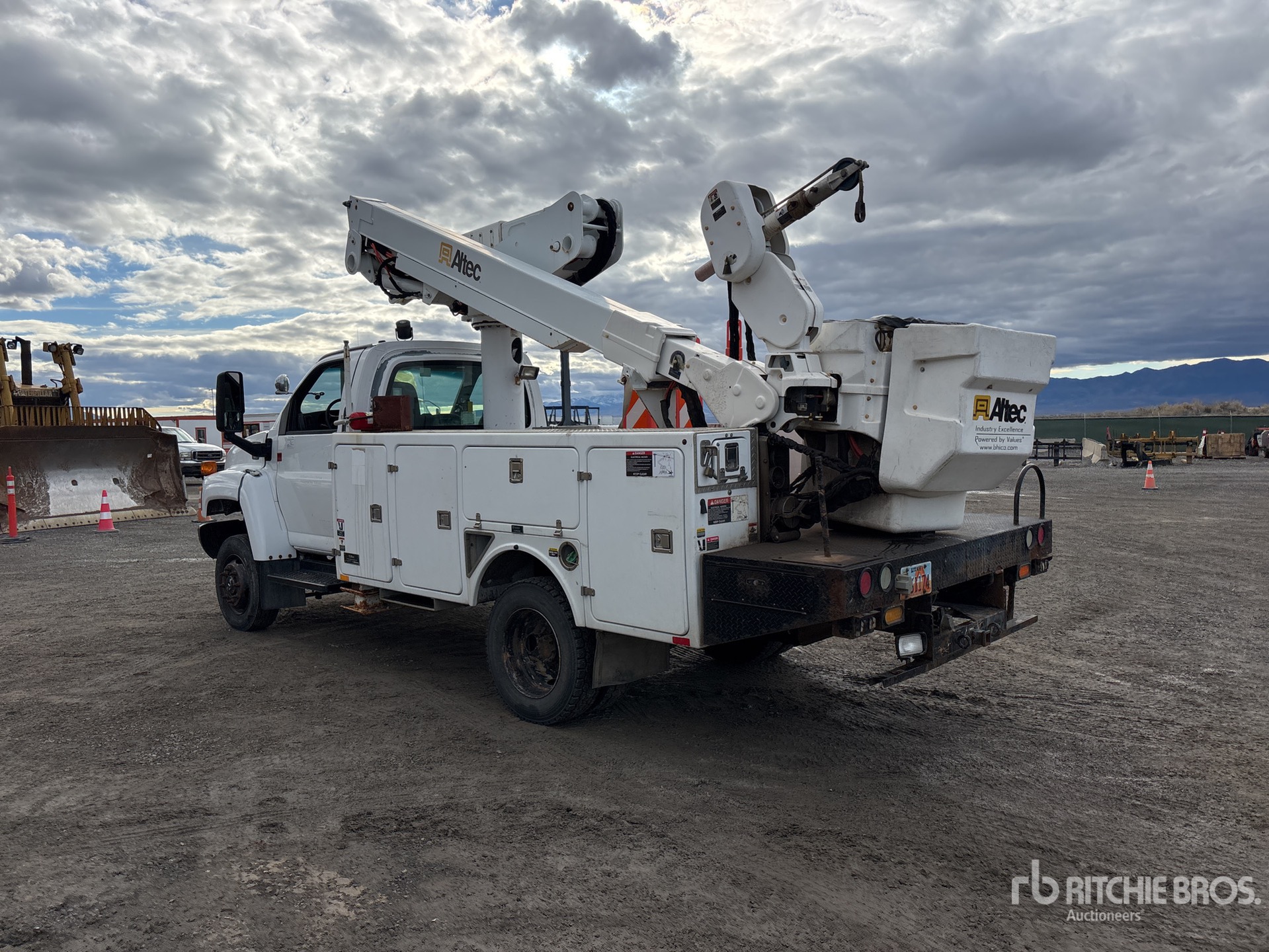 General Appearance with Picture, Left Rear Corner