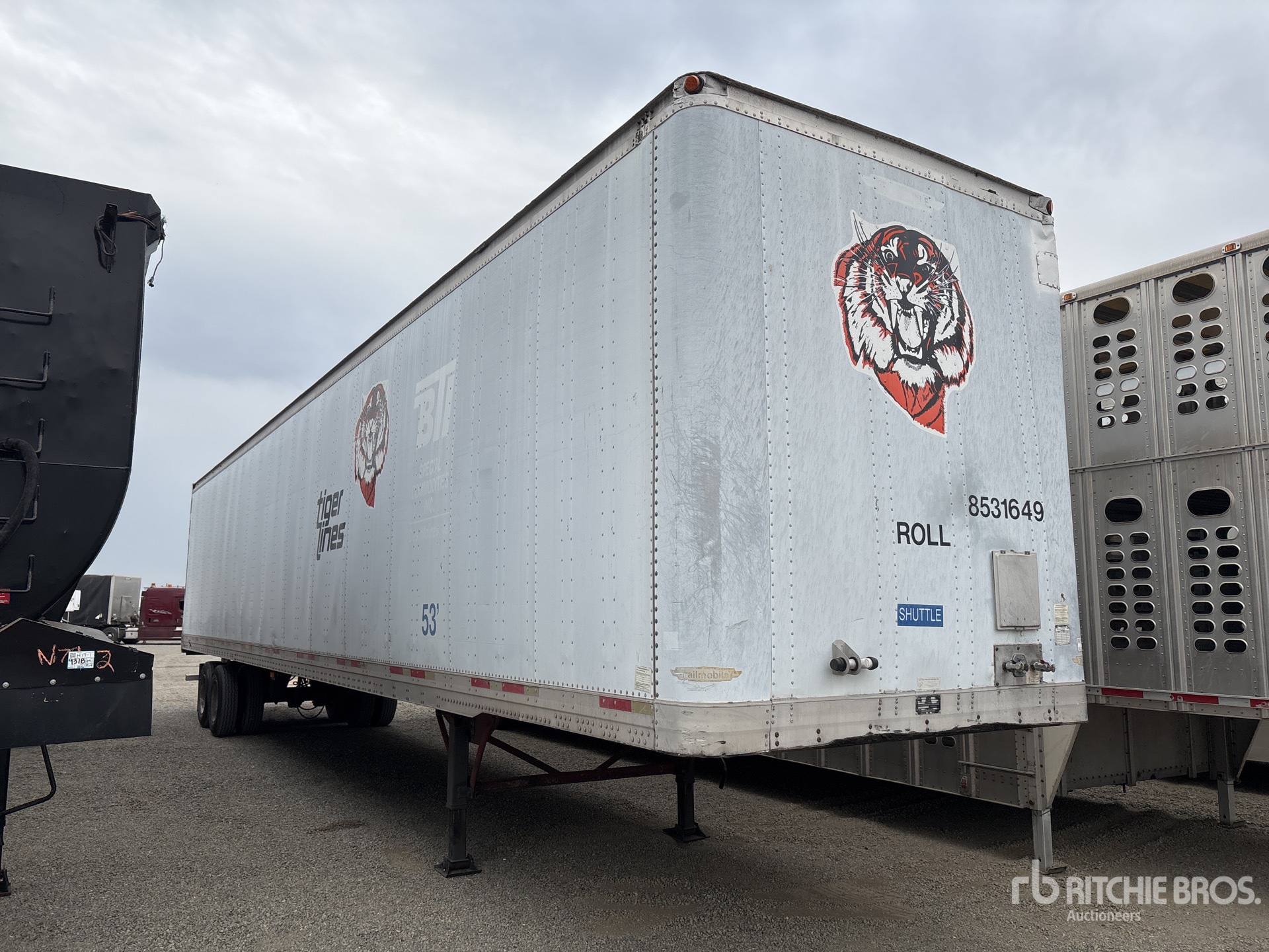 General Appearance with Bild, Ecke vorne rechts