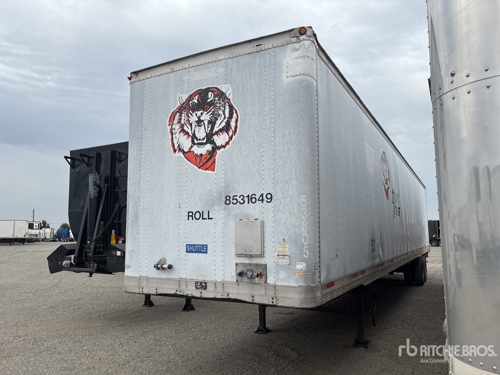 General Appearance with Bild, Ecke vorne links