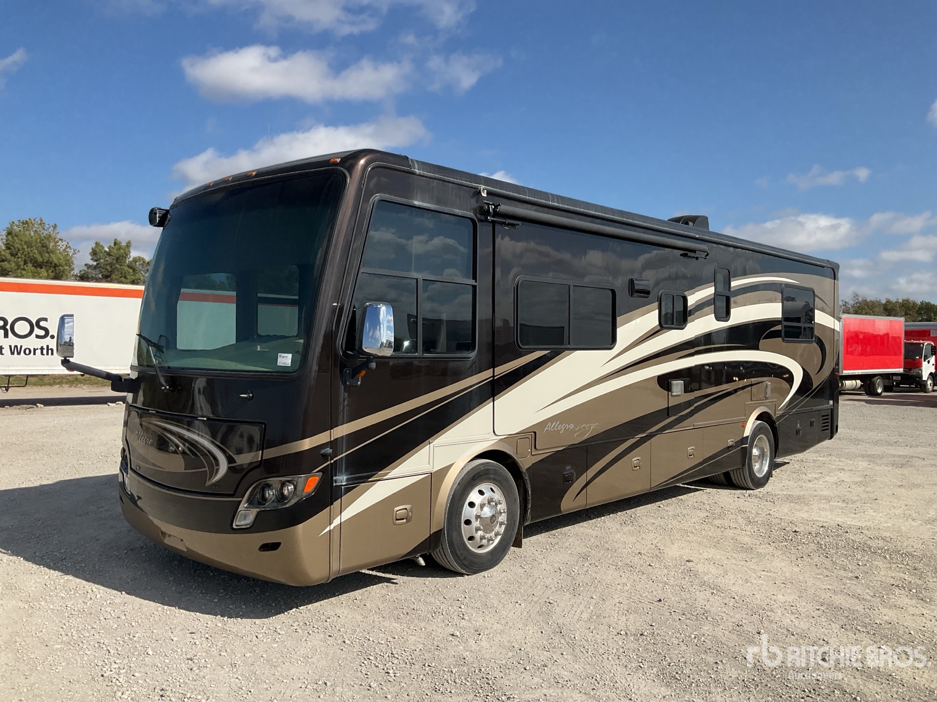 General Appearance with Foto, angolo anteriore sinistro