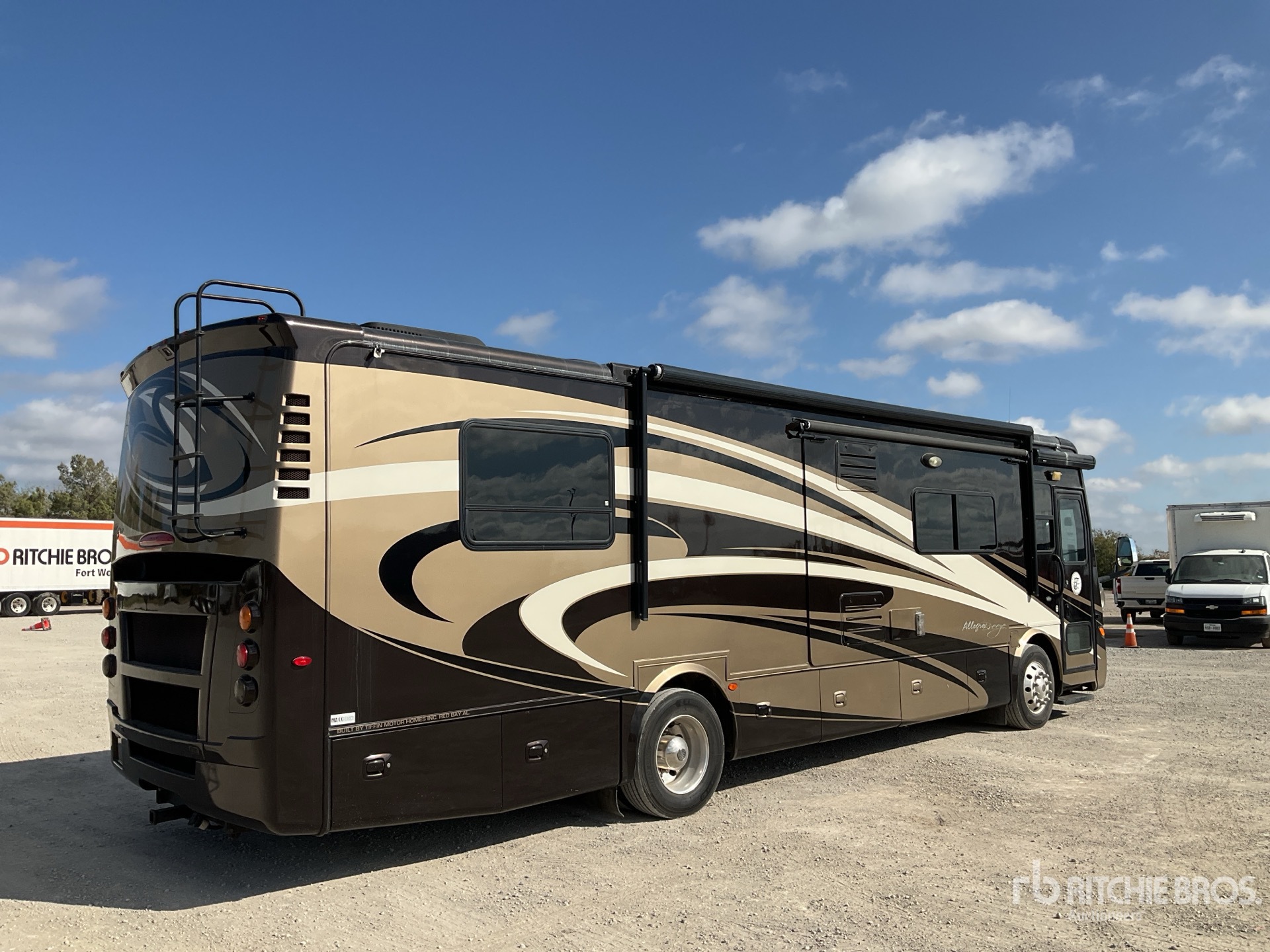 General Appearance with Foto, angolo anteriore sinistro