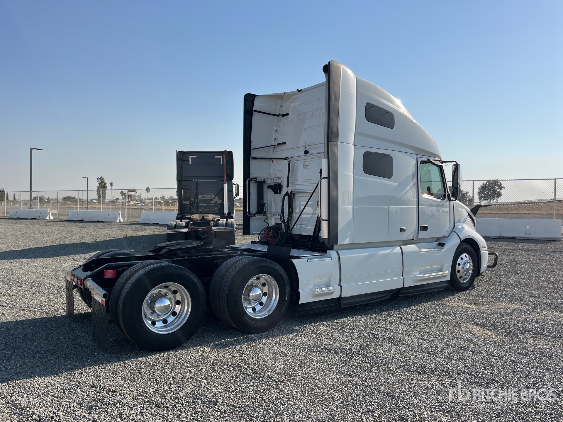 General Appearance with Bild, Ecke hinten rechts