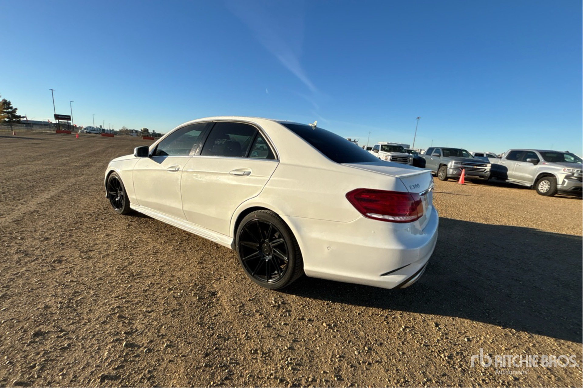 General Appearance with Foto, angolo posteriore sinistro