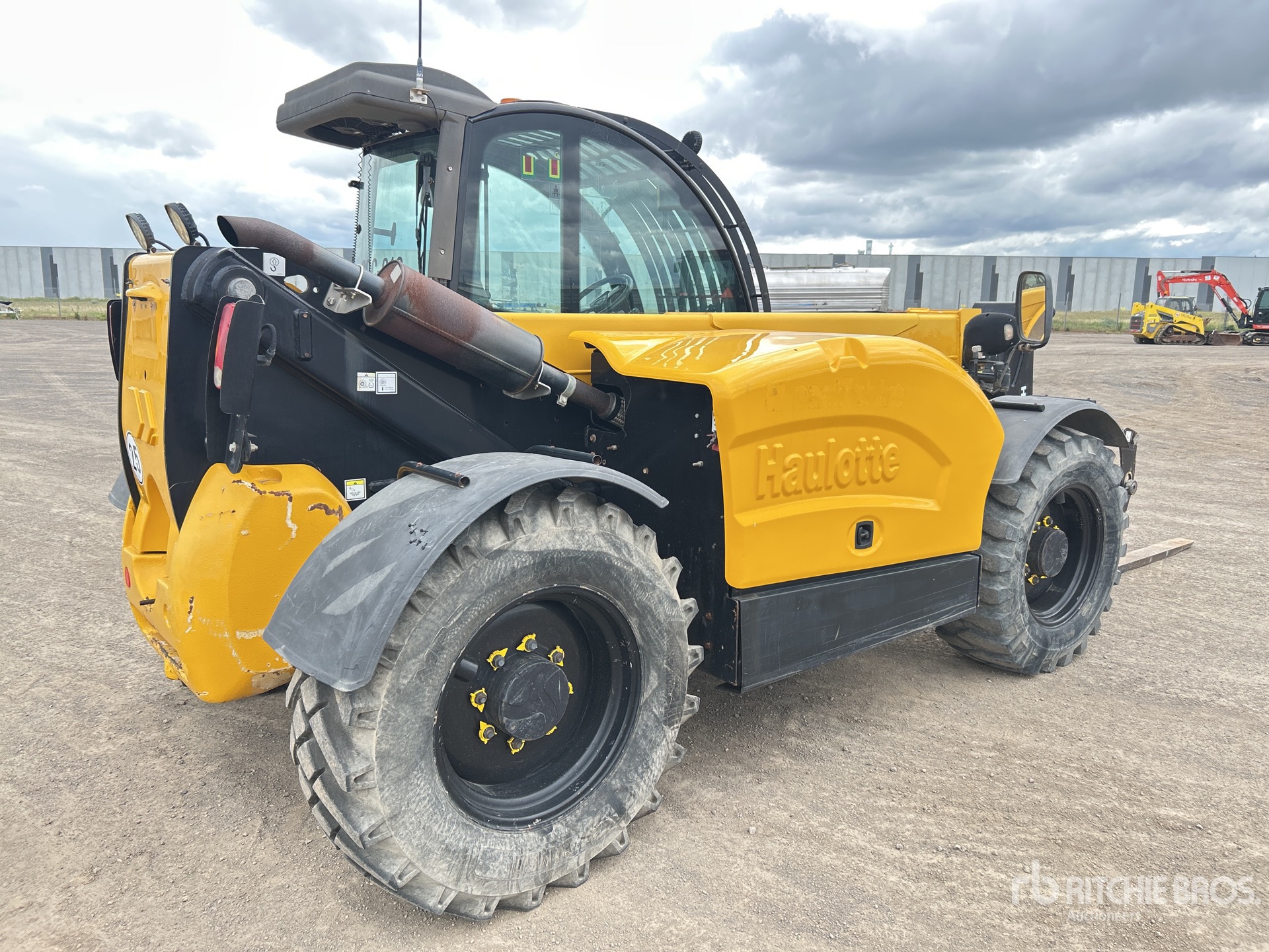 General Appearance with Picture, Right Rear Corner