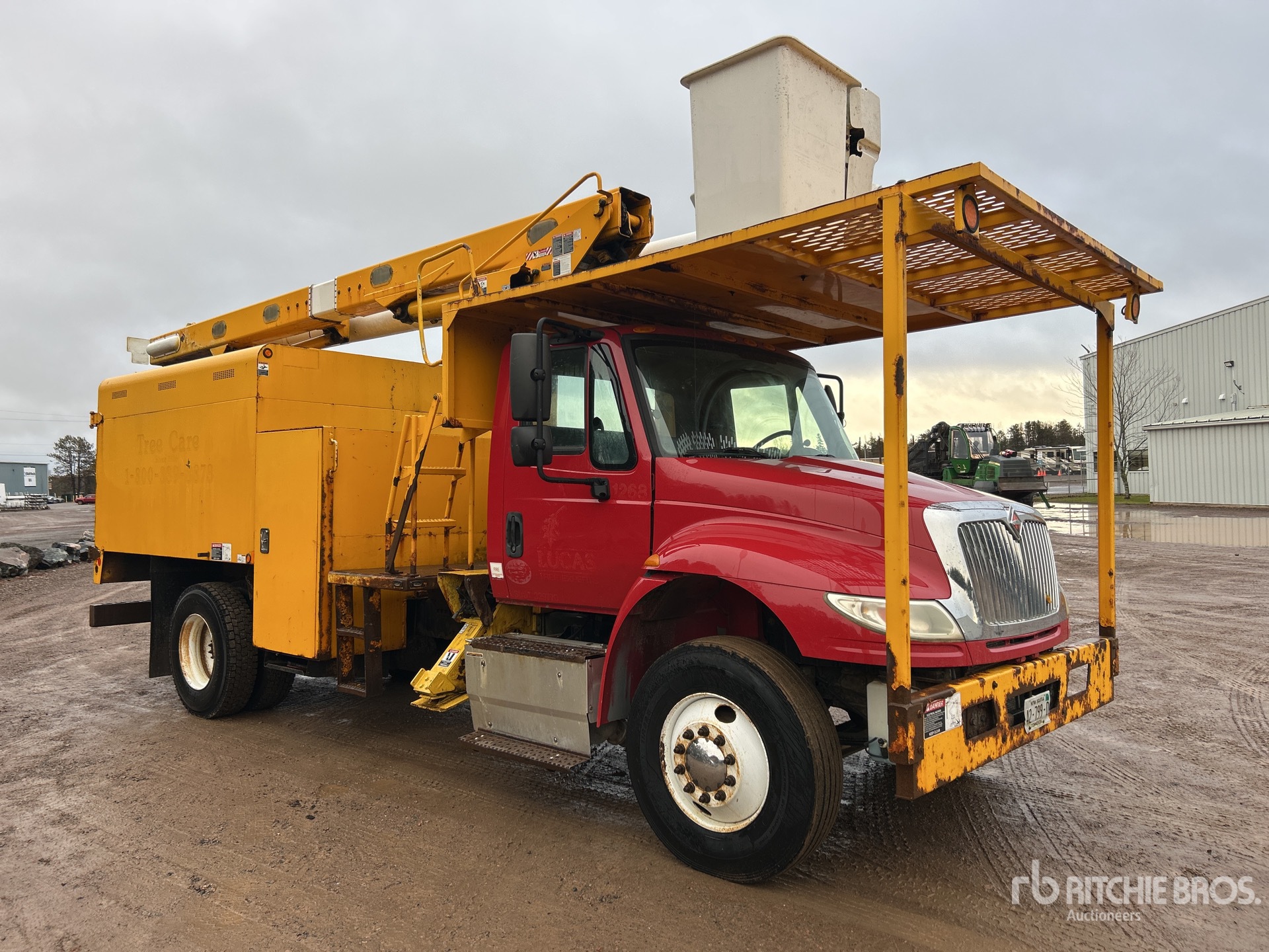 General Appearance with Picture, Right Front Corner